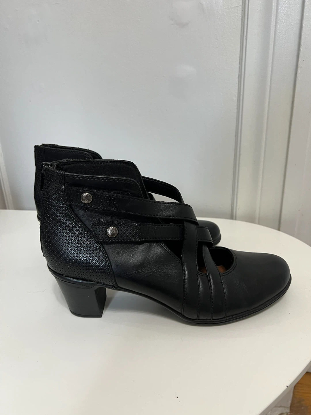 🏈 Rockport Cobb Hill Women's Black Boots Size 10