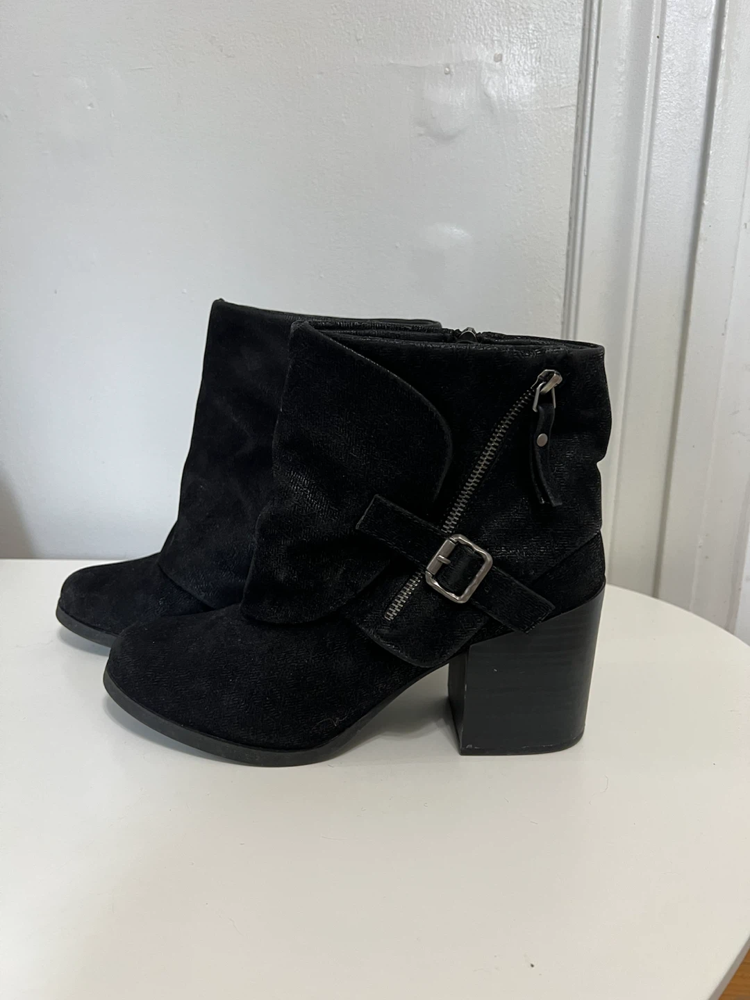 🏈 Black Heeled Suede Ankle Boots
