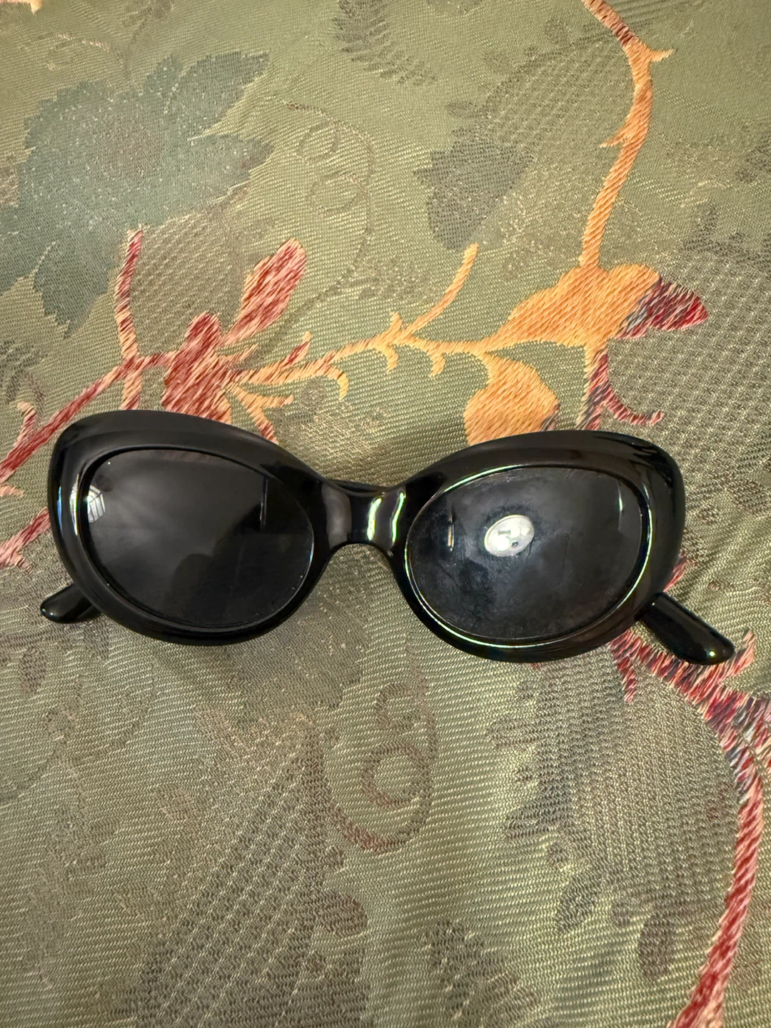 Black Cat-Eye Sunglasses🏈