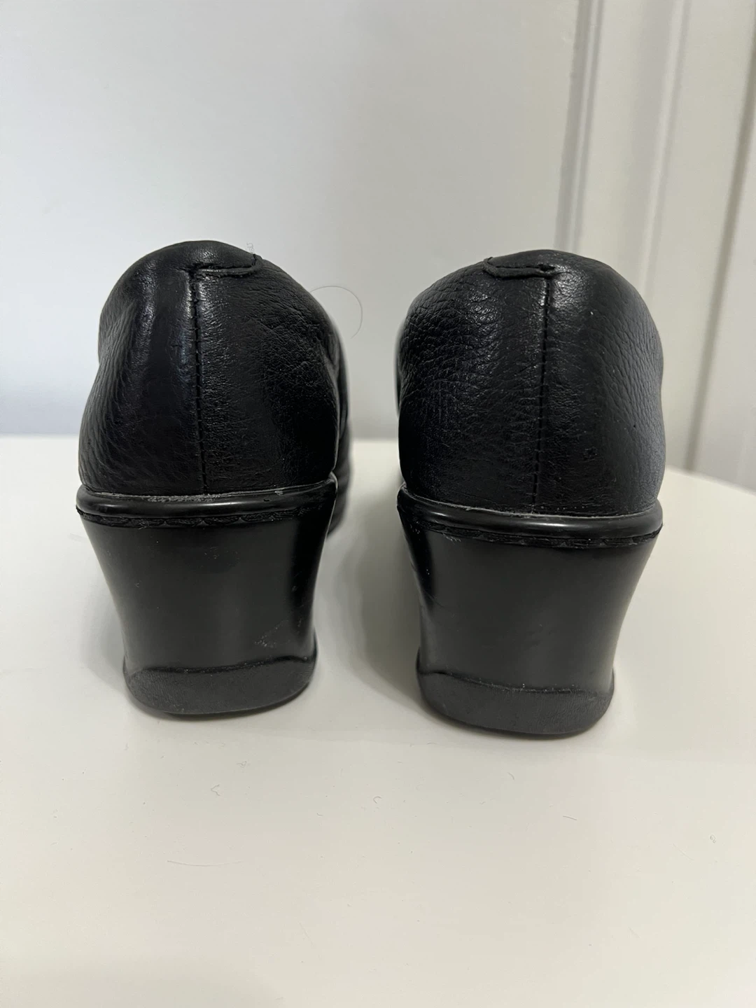 🏈 B.O.C. Black Leather Wedge Clogs - photo 3