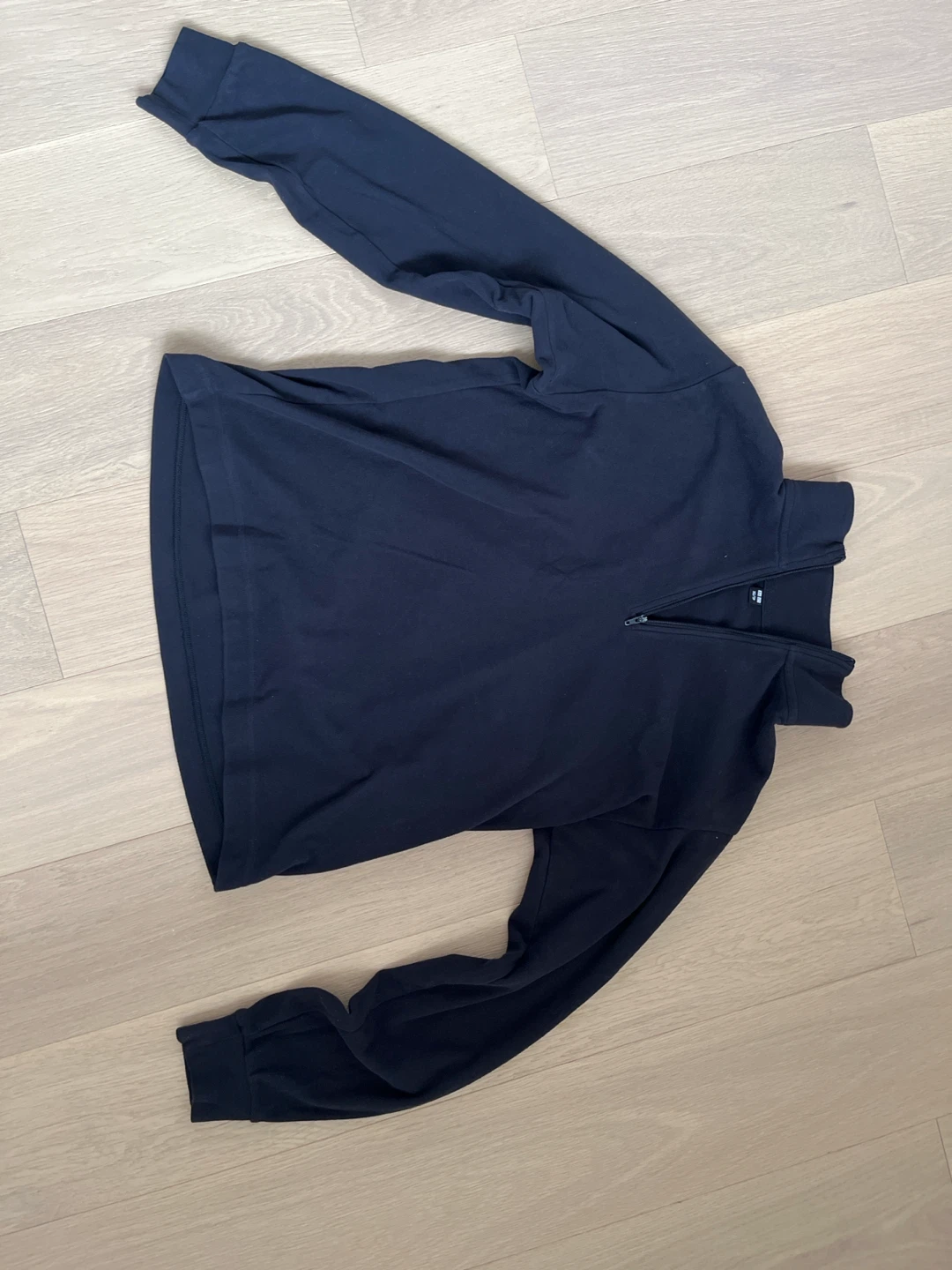 Uniqlo Black Quarter-Zip Fleece Pullover 🏈