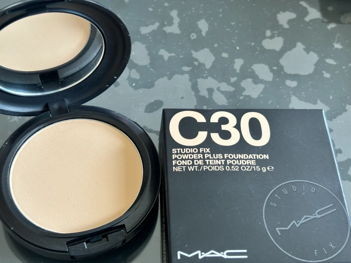 MAC Studio Fix Powder Plus Foundation C30