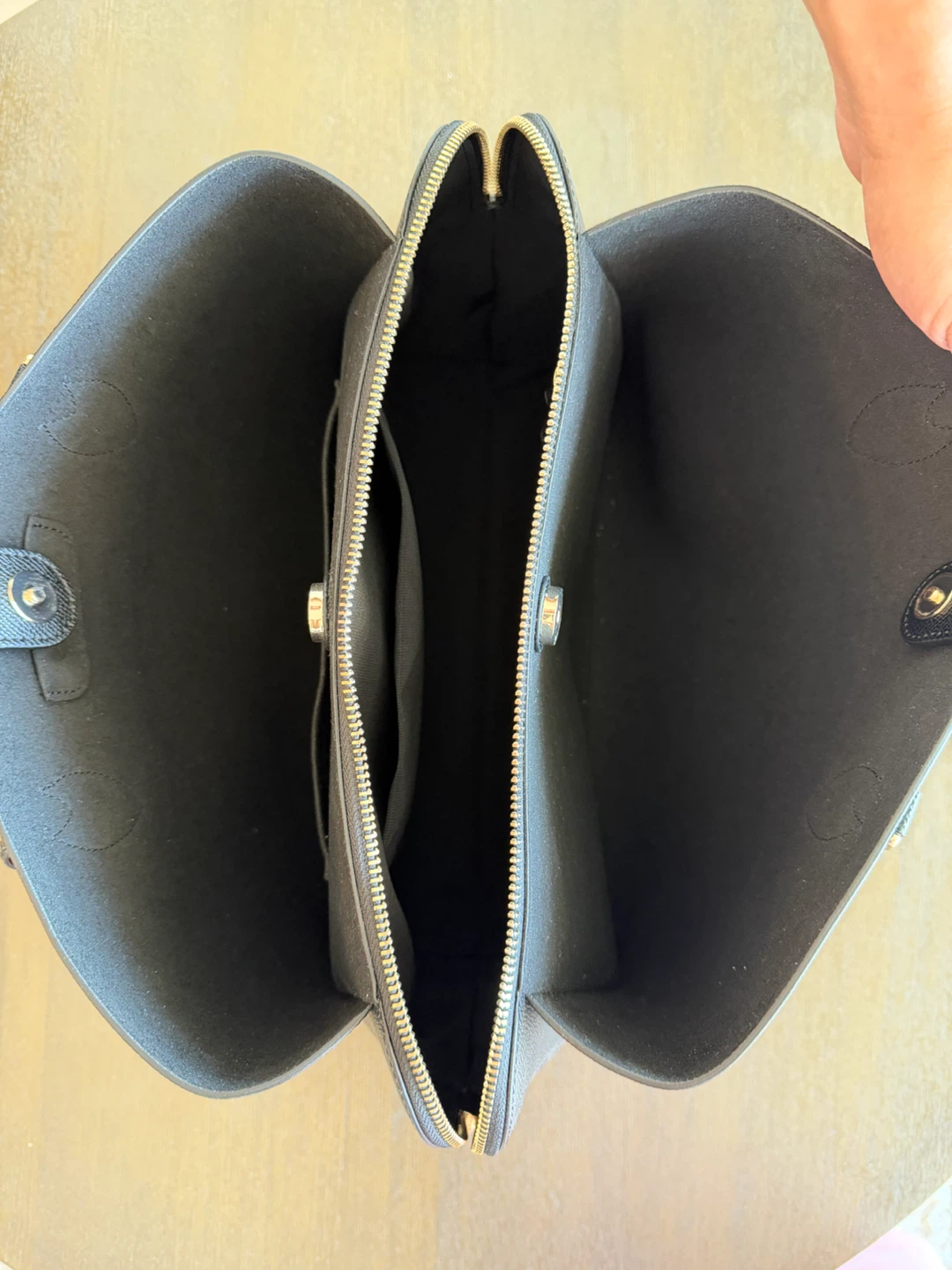 Black textured leather Furla Minerva Tote Bag - photo 3
