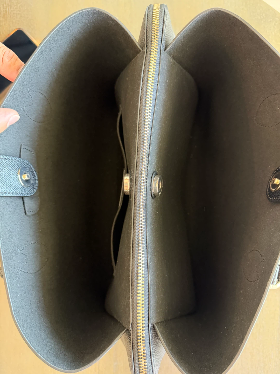 Black textured leather Furla Minerva Tote Bag - photo 5