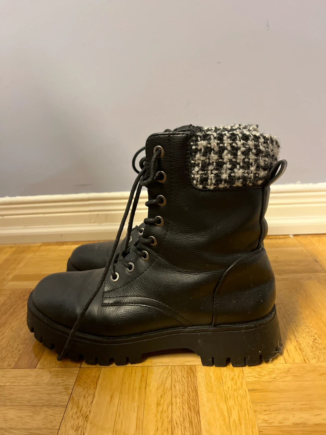 Steve Madden Black lace-up boots with plaid cuffs 🏈 - photo 2