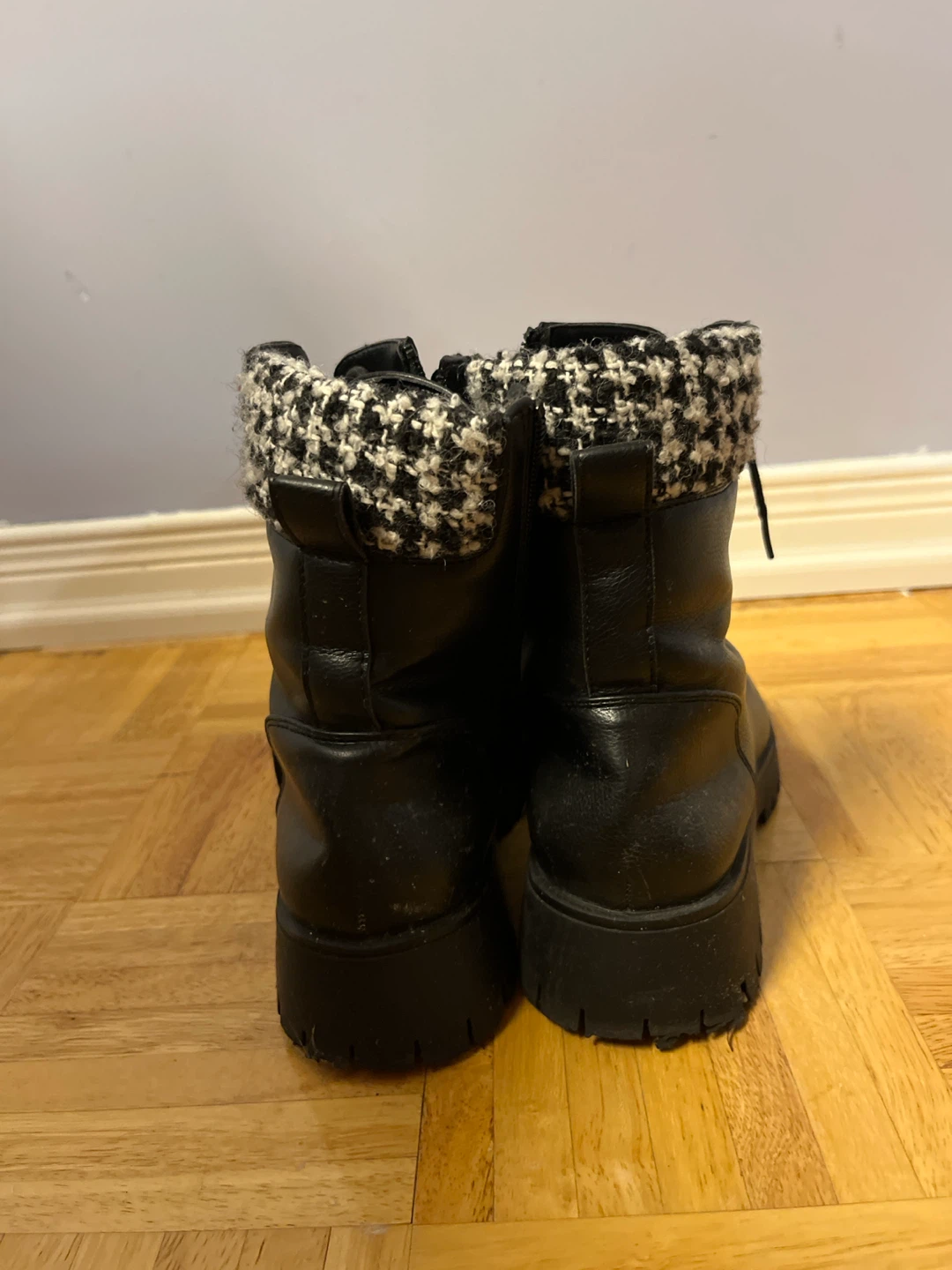 Steve Madden Black lace-up boots with plaid cuffs 🏈 - photo 3