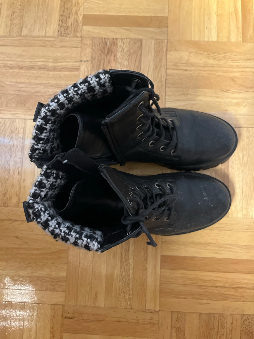 Steve Madden Black lace-up boots with plaid cuffs 🏈 - photo 4