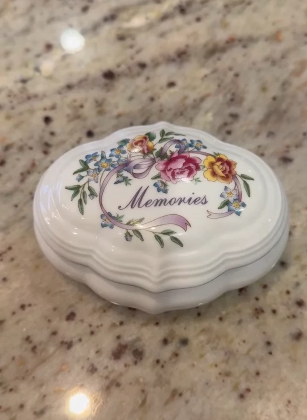 Vintage 1984 Avon Memories Trinket Box