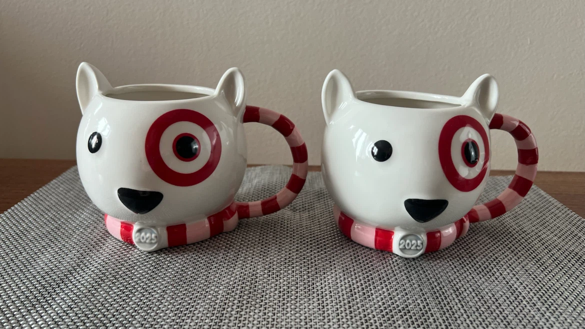 🏈 Set of 2 Target Bullseye Dog 18 oz Holiday Mugs