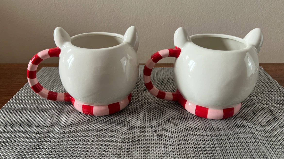 🏈 Set of 2 Target Bullseye Dog 18 oz Holiday Mugs - photo 4