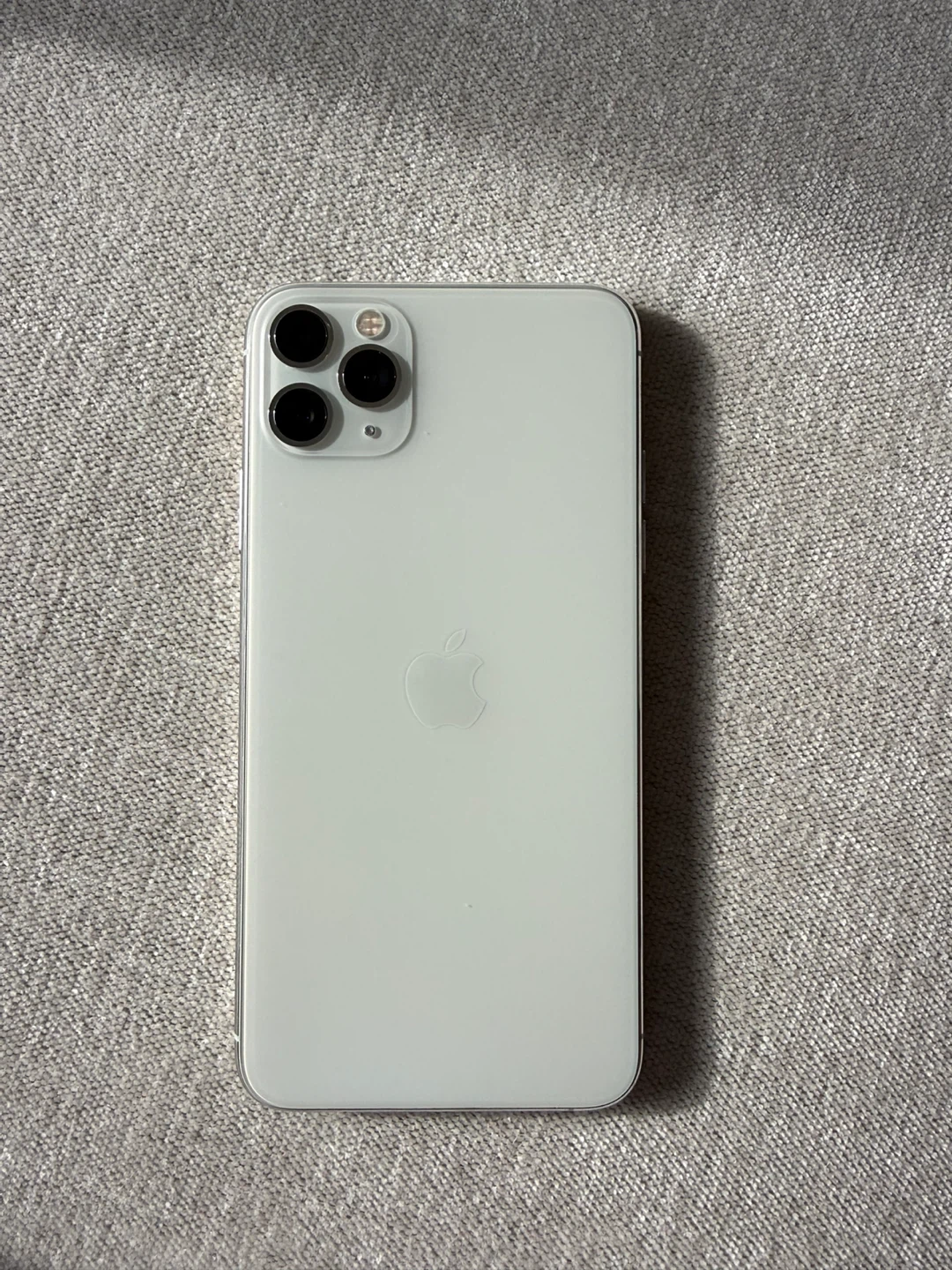 iPhone 11 Pro Max - photo 3