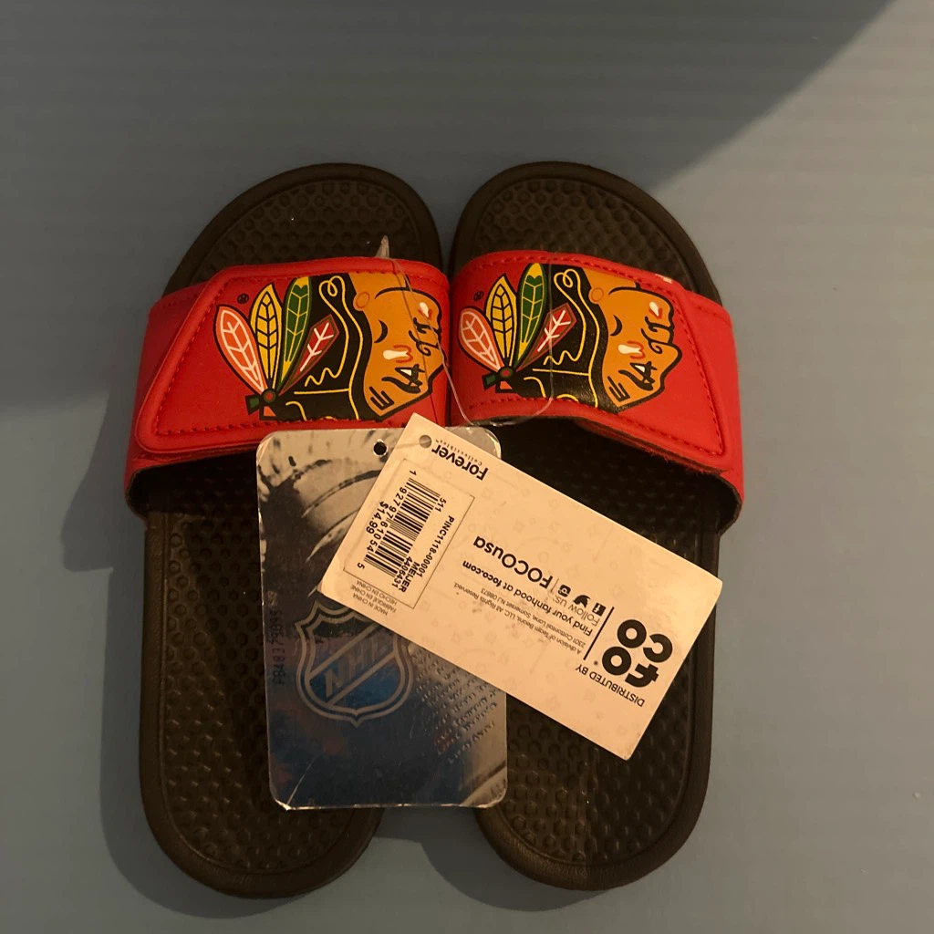 Chicago Blackhawks 🏈 Youth Sandals Size S