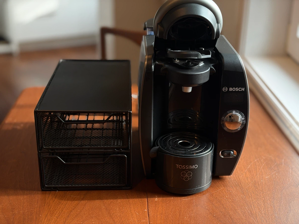 Bosch Tassimo Coffee Maker with Pod Holder - photo 2