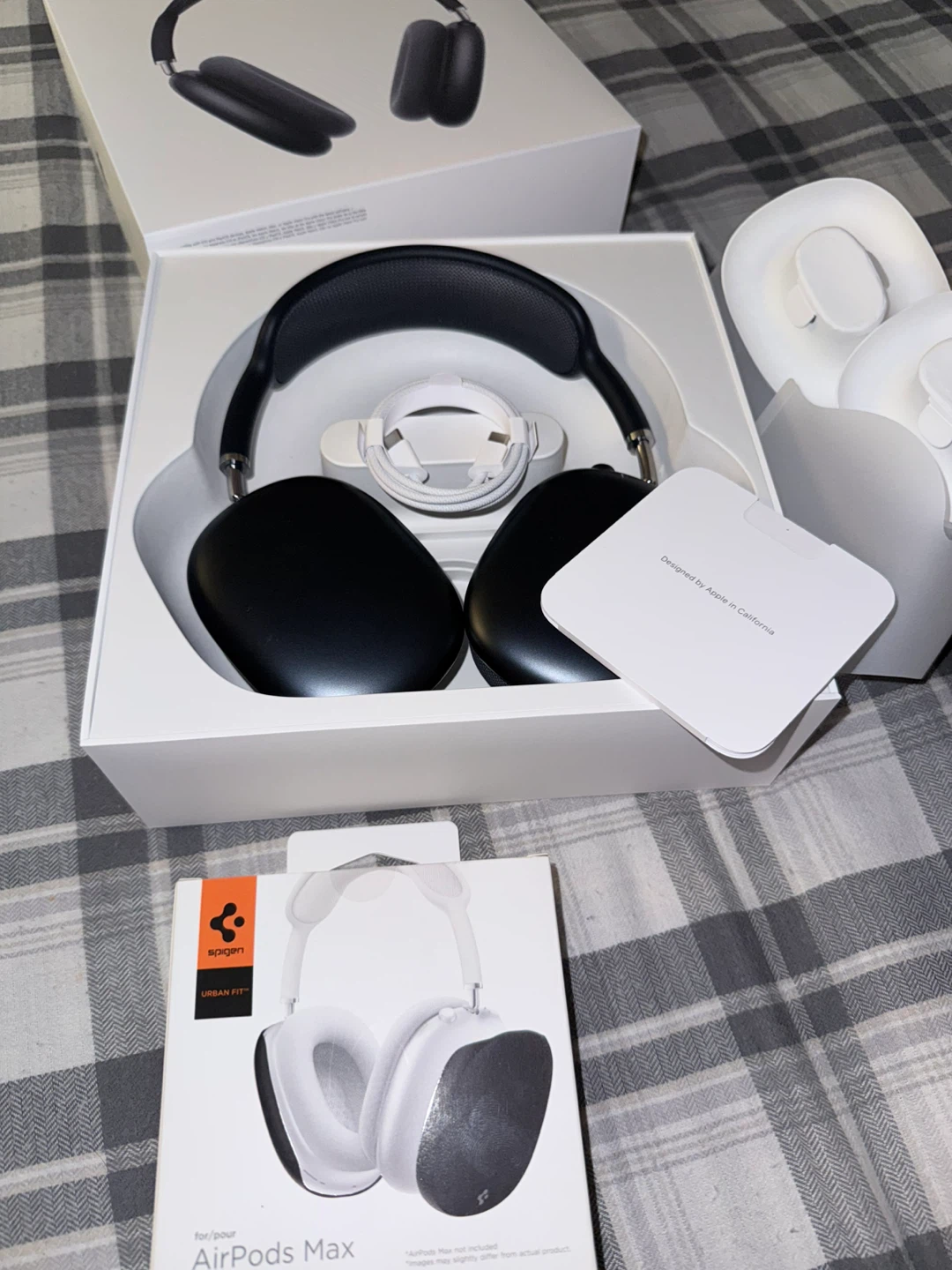 Title: Apple AirPods Max USB-C – Midnight + Spigen Case - photo 5