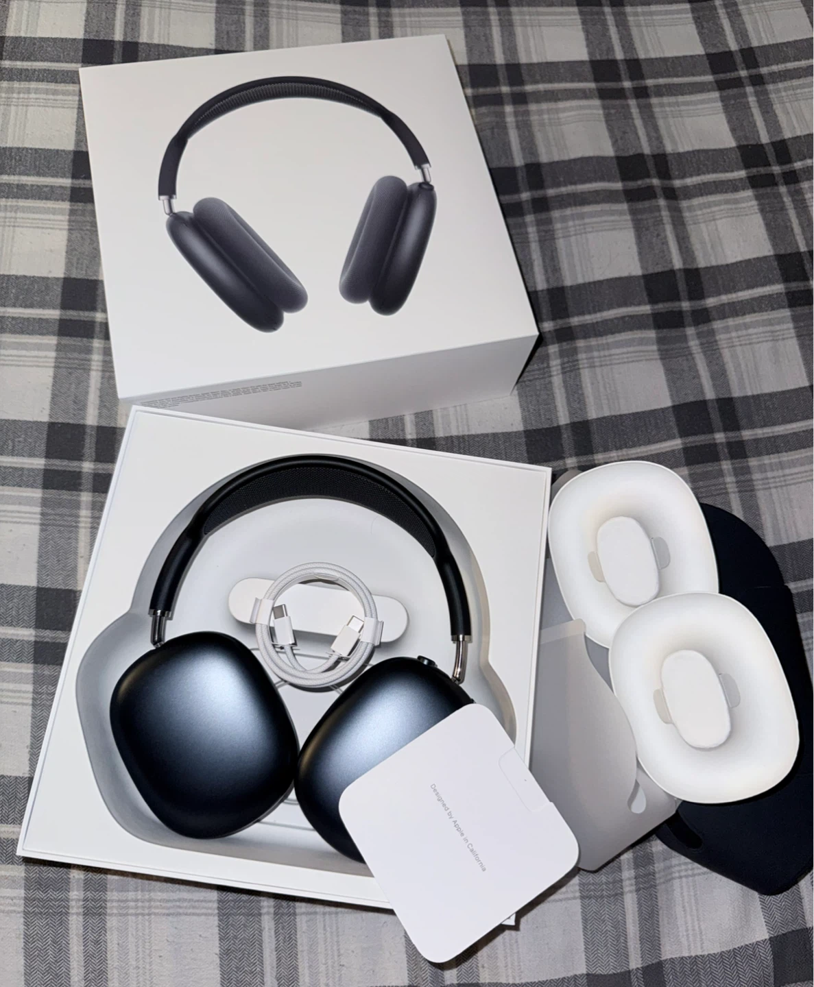 Title: Apple AirPods Max USB-C – Midnight + Spigen Case - photo 4
