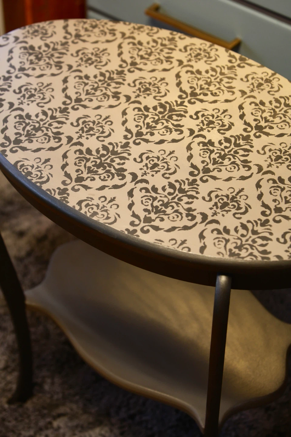 Damask Pattern Oval Side Table - photo 3