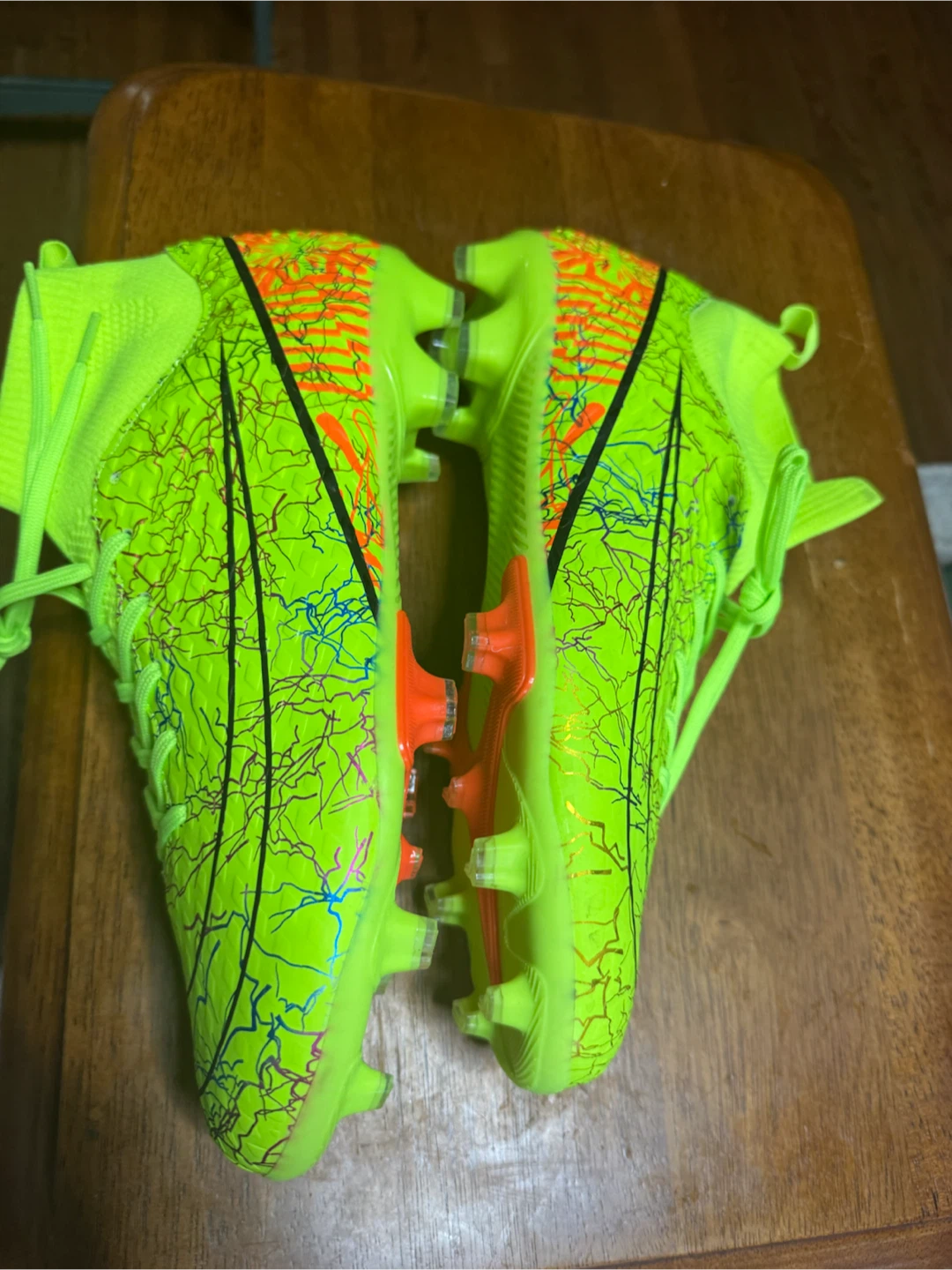 Men’s Soccer Cleats Neon Green Sz 42, US 9