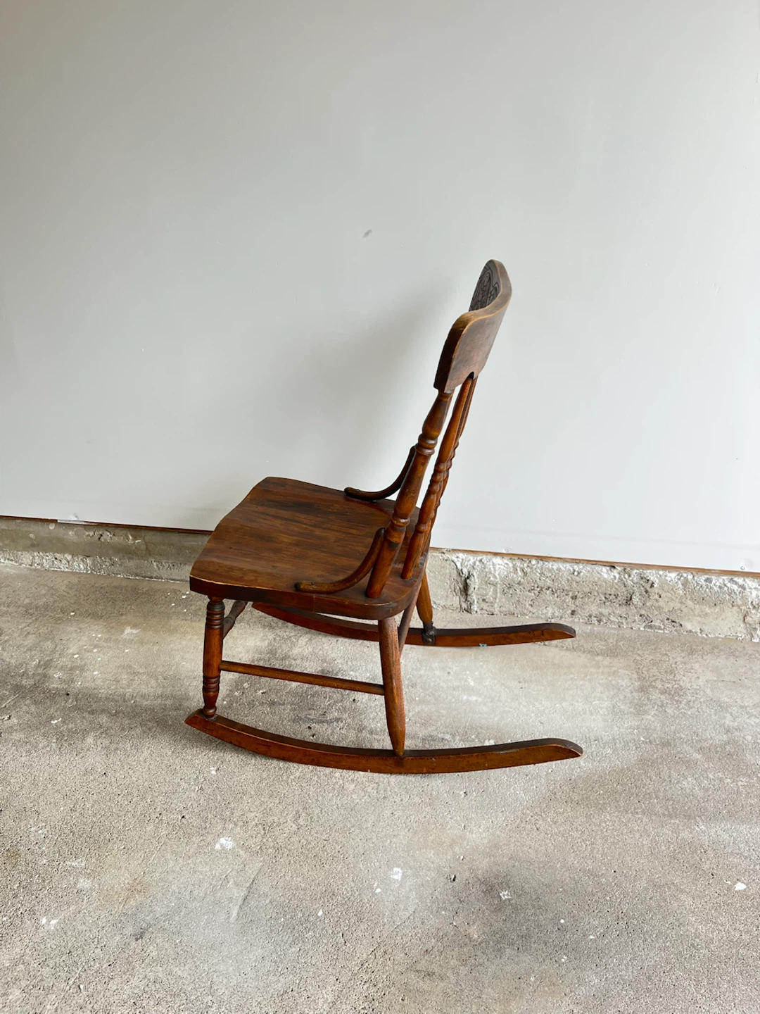 Solid Wood Rocking Chair - photo 3