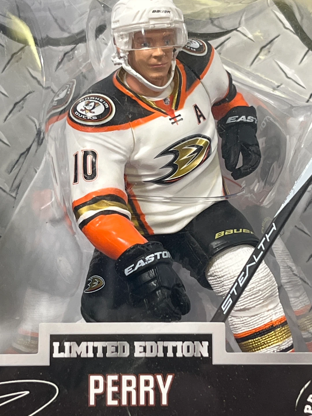 Corey Perry Anaheim Ducks Limited Edition Figure + Free Cards - photo 5