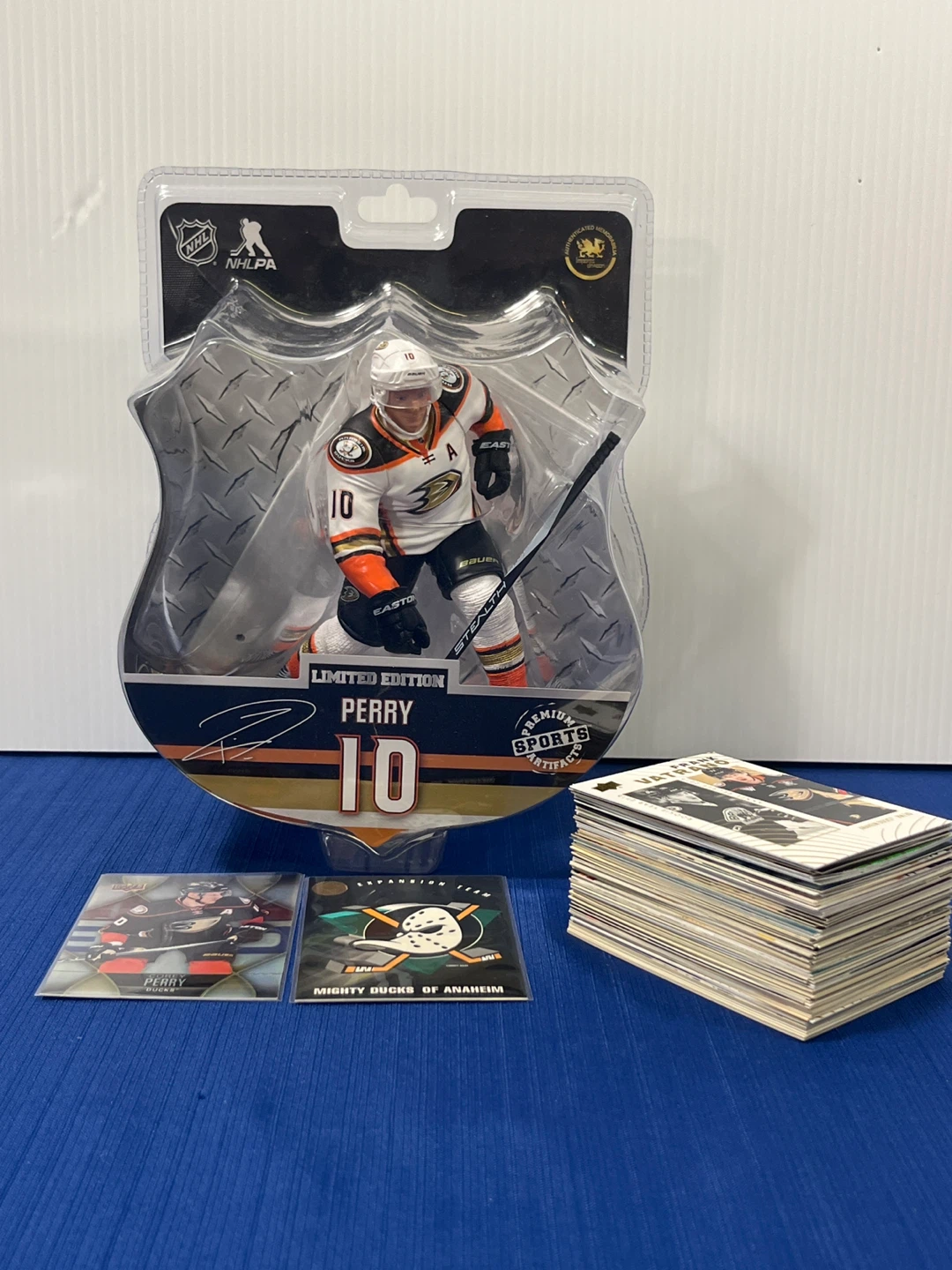 Corey Perry Anaheim Ducks Limited Edition Figure + Free Cards