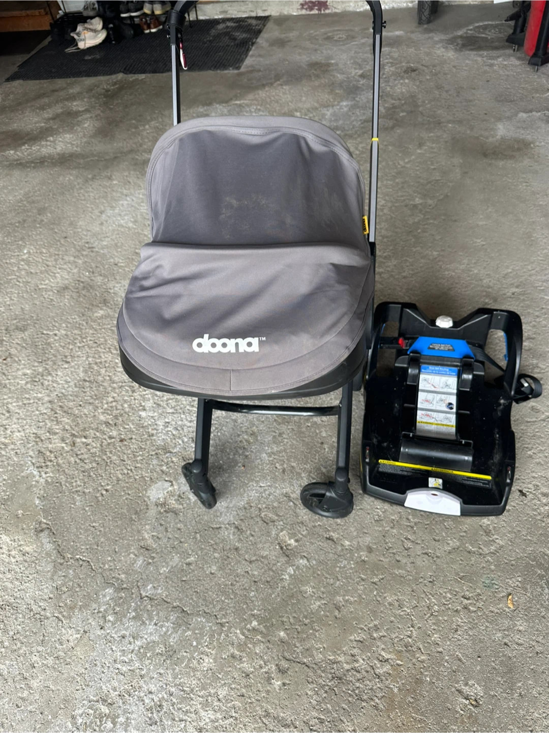 Doona stroller/car seat with base