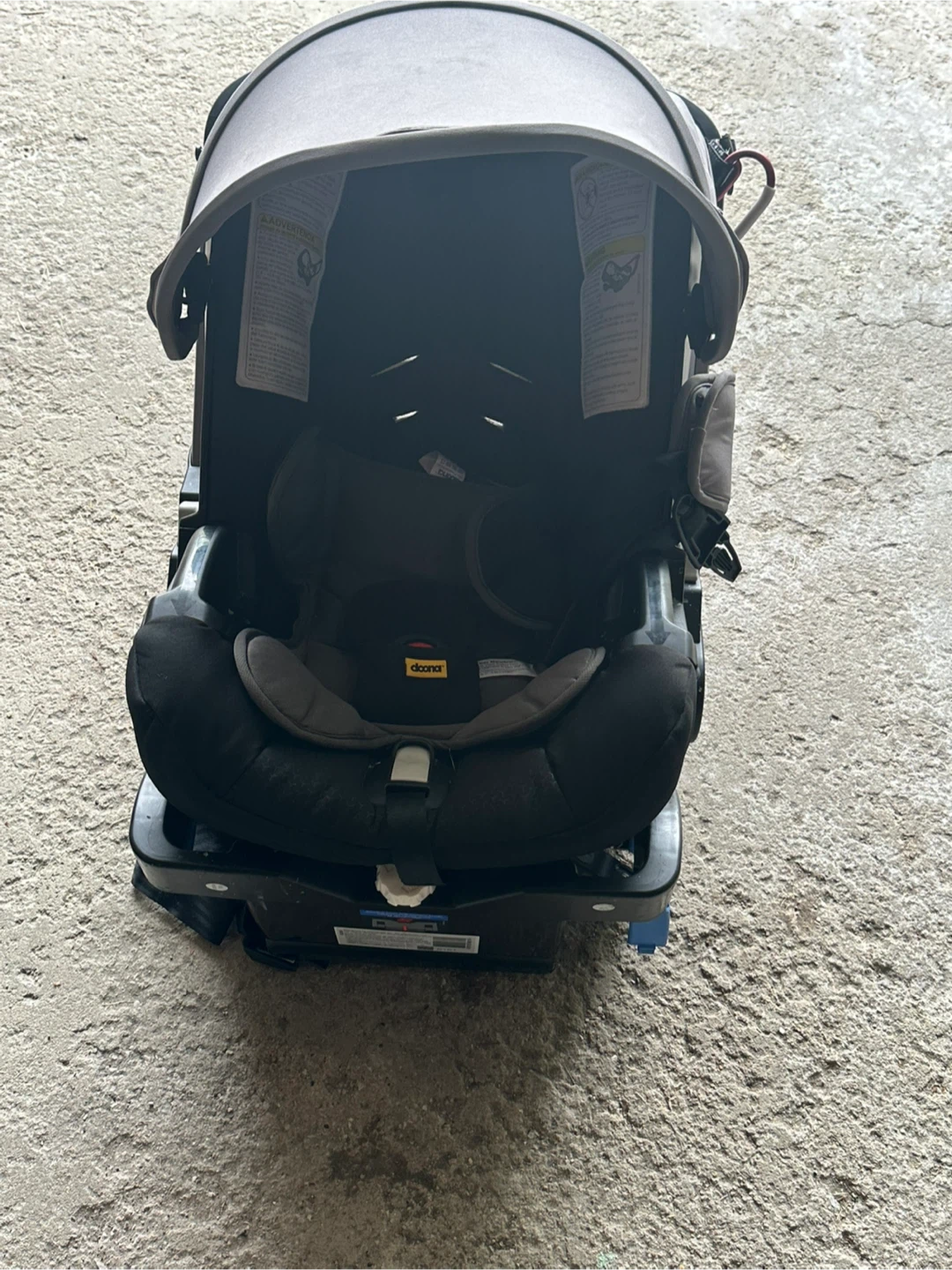 Doona stroller/car seat with base - photo 3