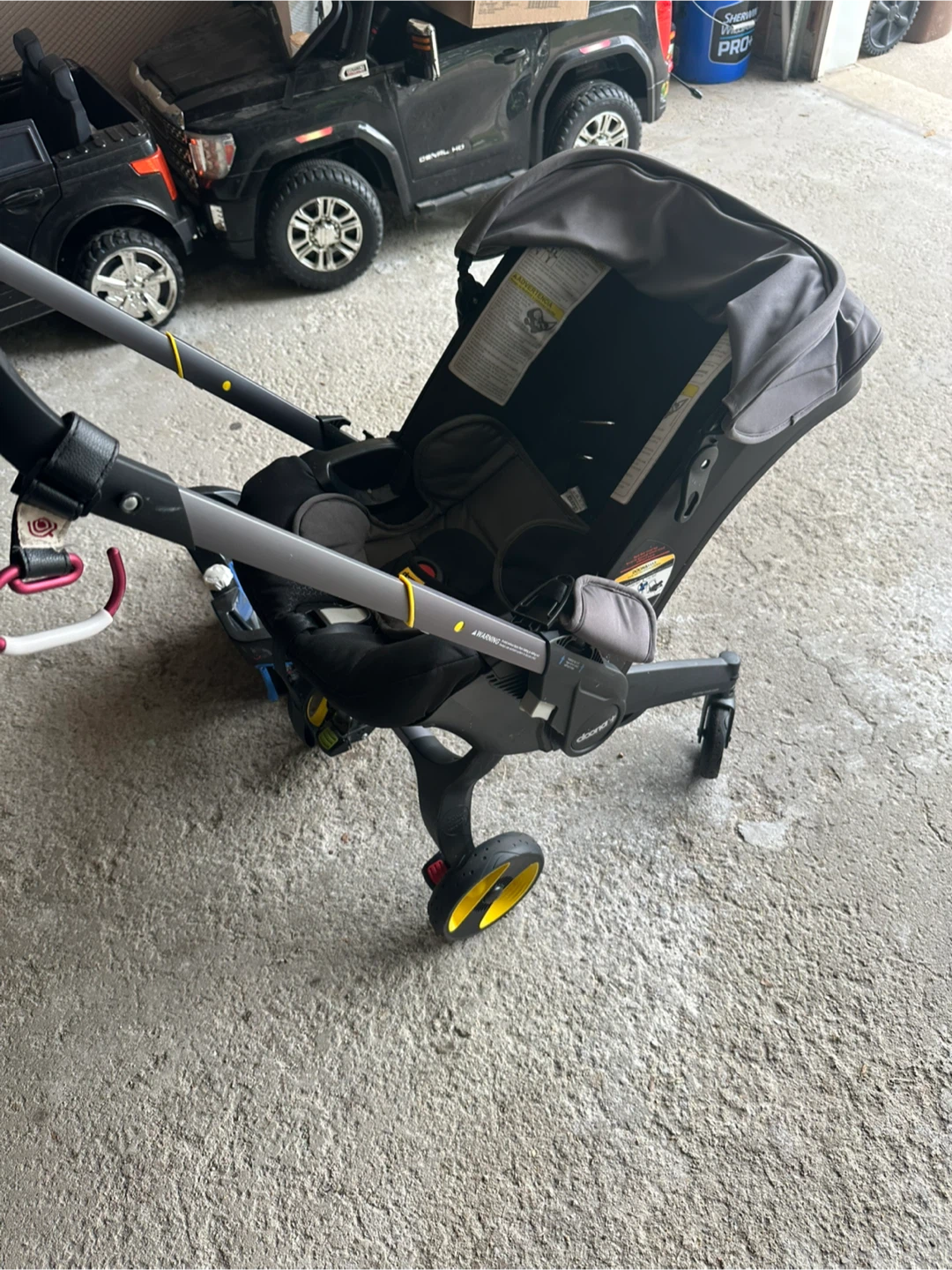 Doona stroller/car seat with base - photo 4
