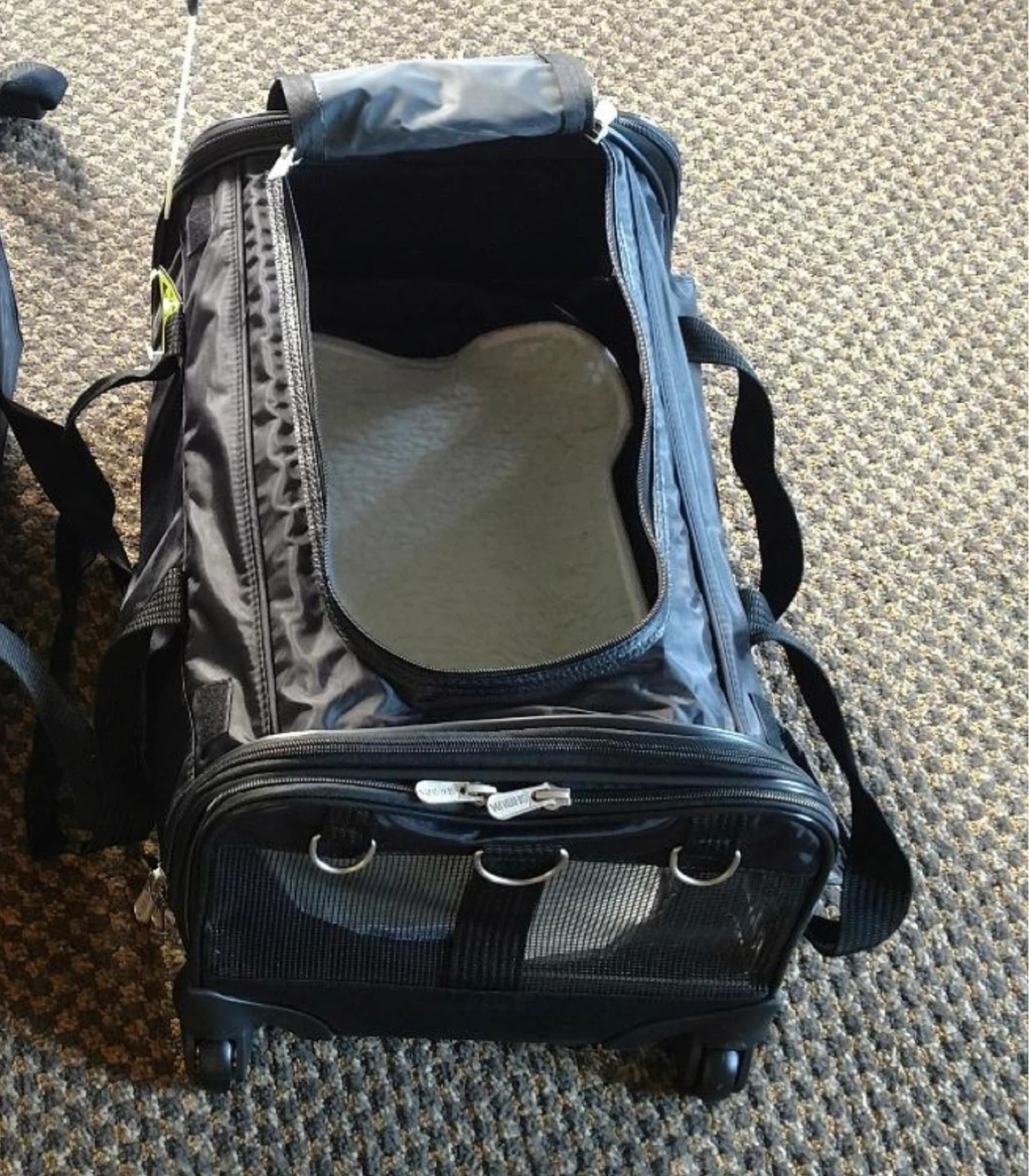 Sherpa on Wheels - Indoor Pet Dog Carrier Black Airline approved - photo 3