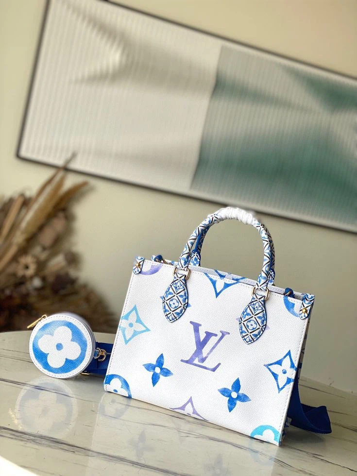 Louis Vuitton OnTheGo Tote Bag - photo 2