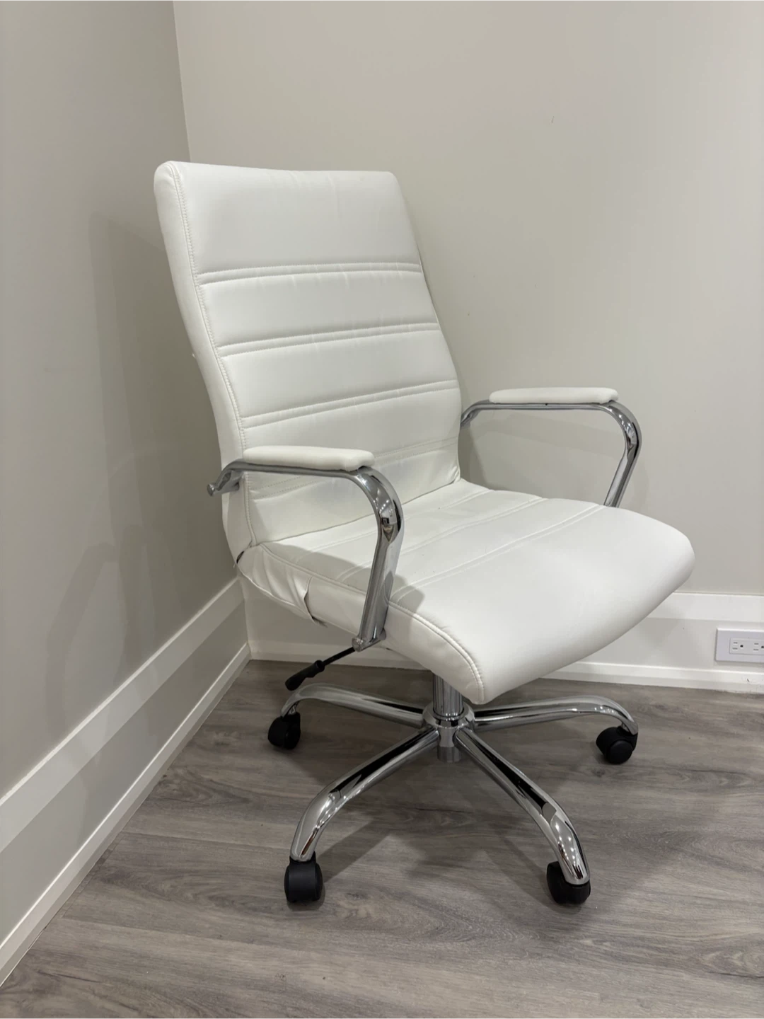 High Back White Leather Executive Swivel Office Chair