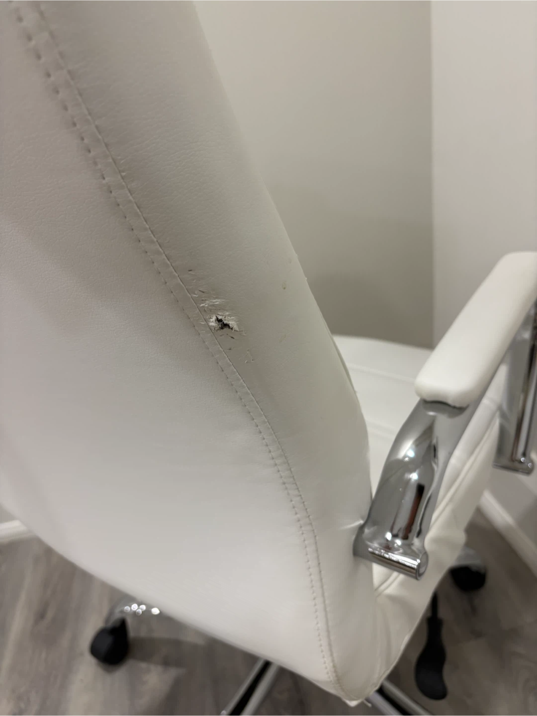 High Back White Leather Executive Swivel Office Chair - photo 4