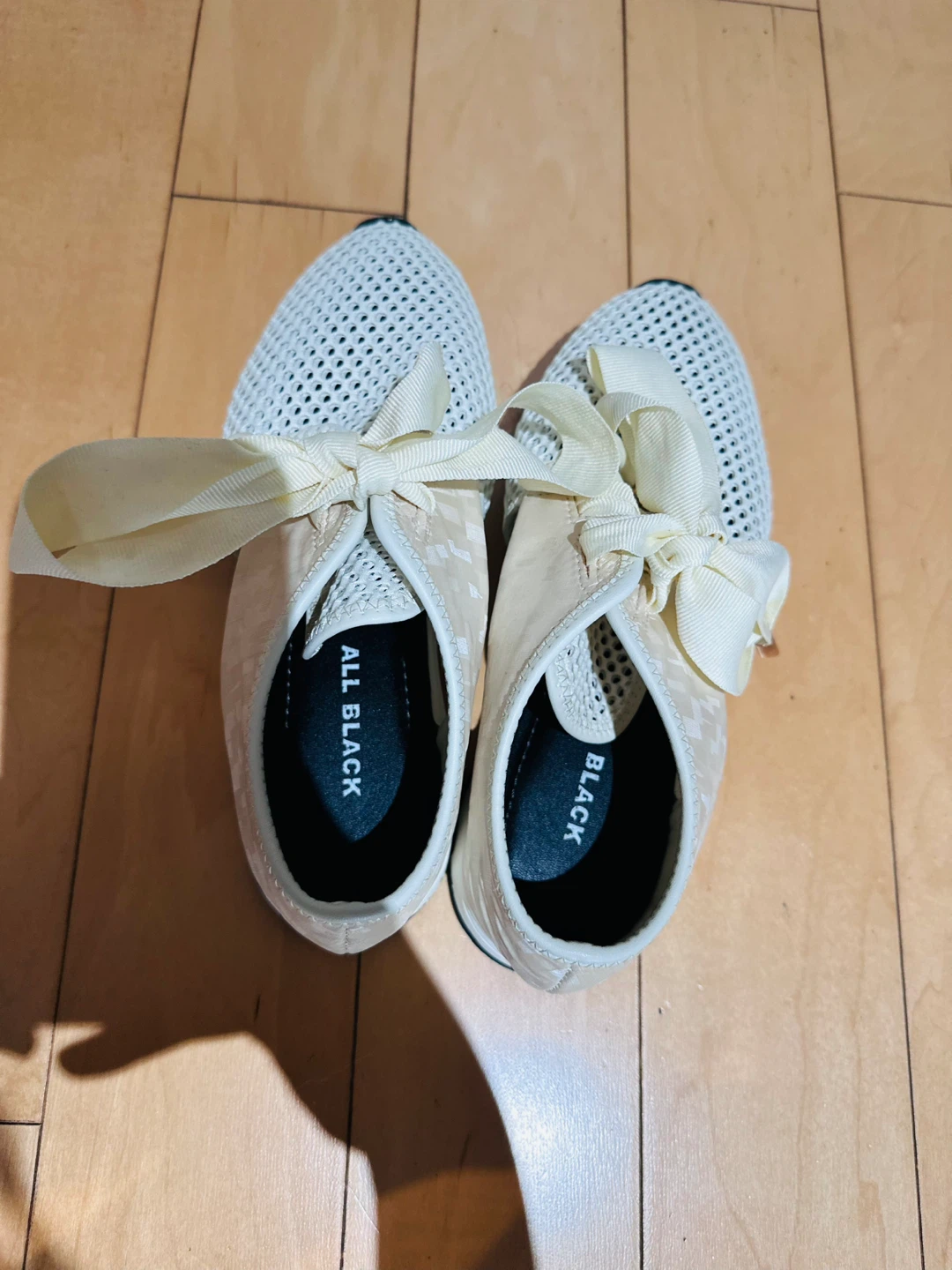 NEW Sneakers - Size 35 🏈 - photo 2