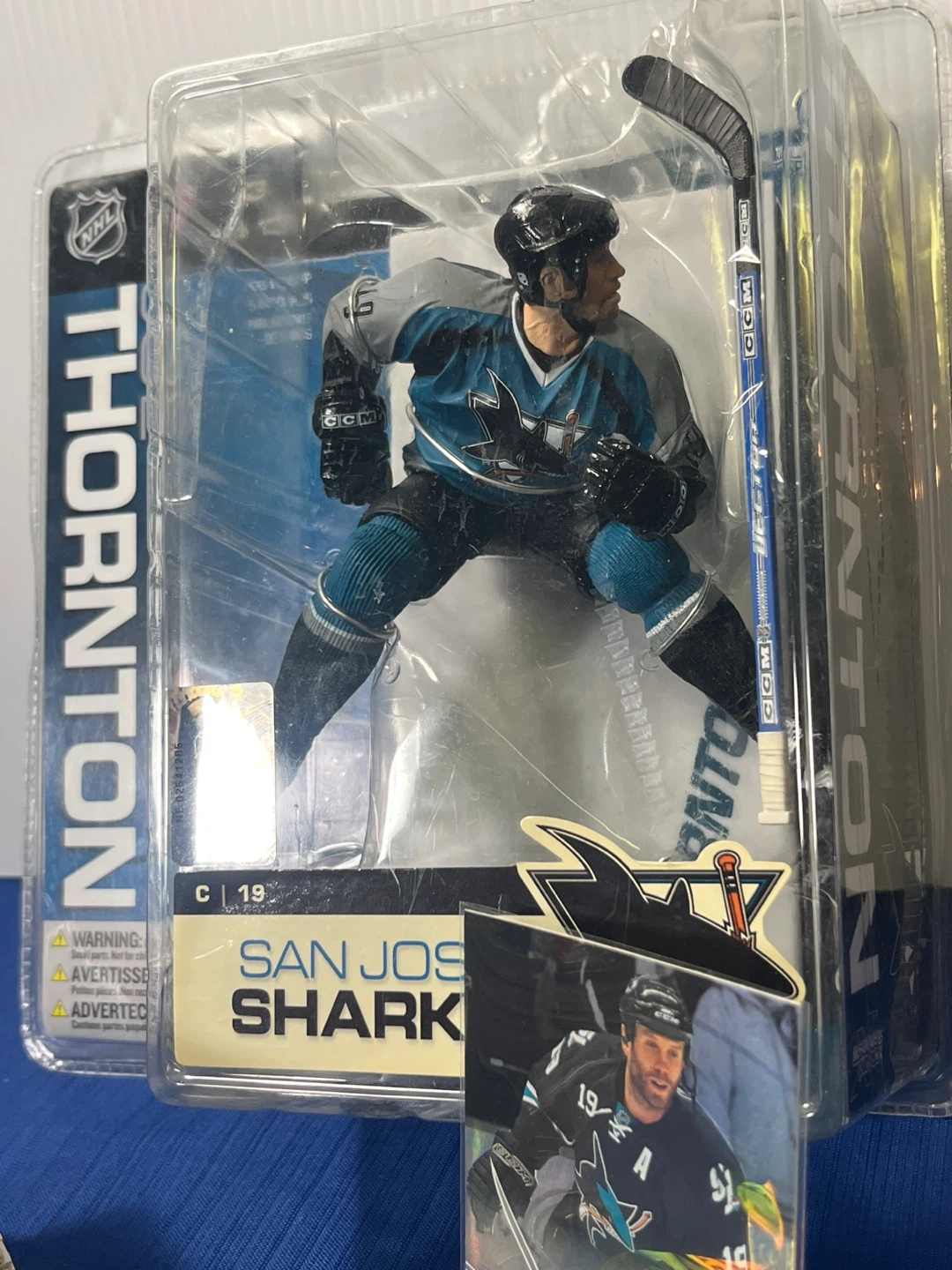 NHL Joe Thornton Figure (FREE Sharks Card Lot Included) - photo 3