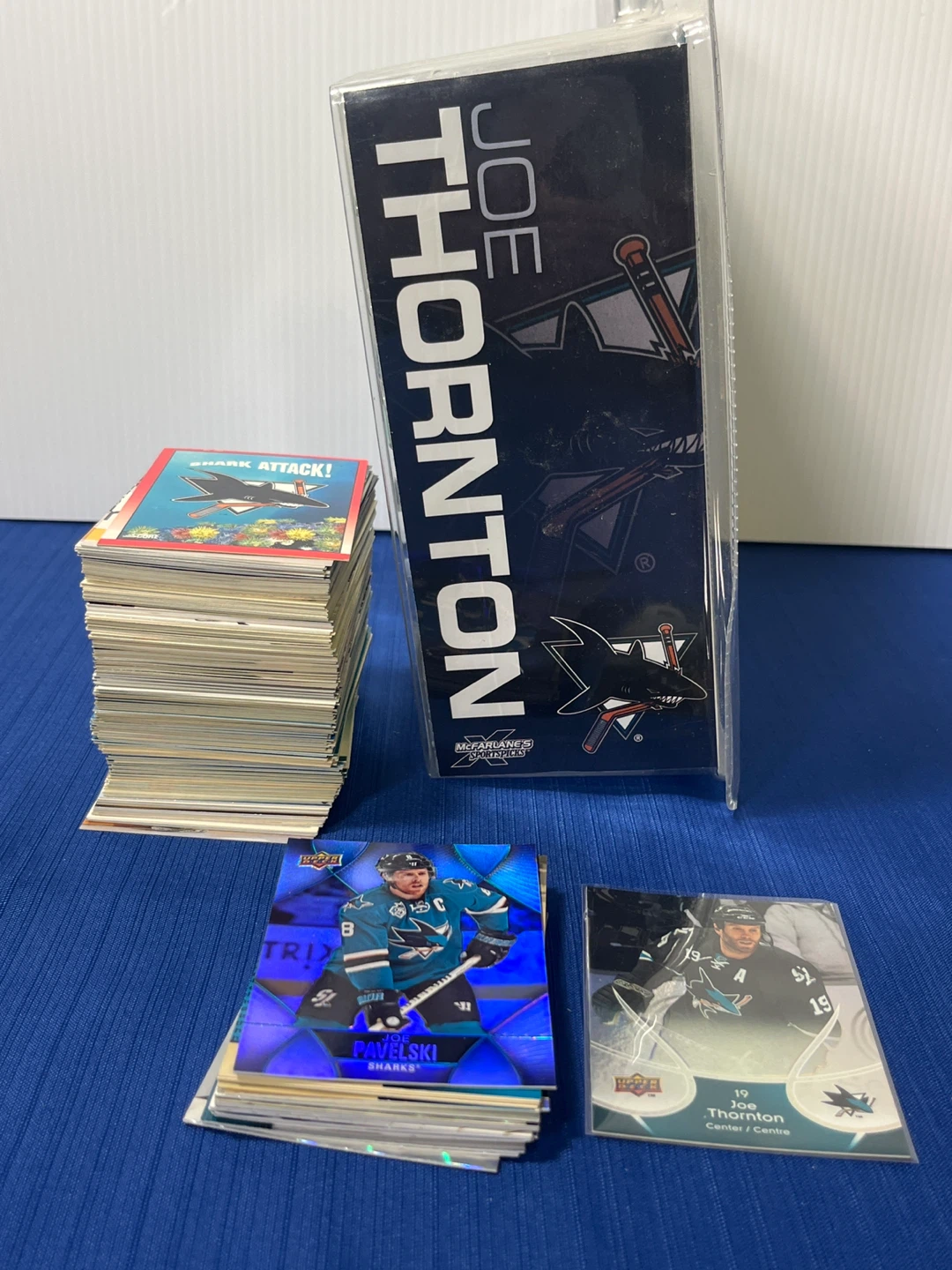 NHL Joe Thornton Figure (FREE Sharks Card Lot Included) - photo 4
