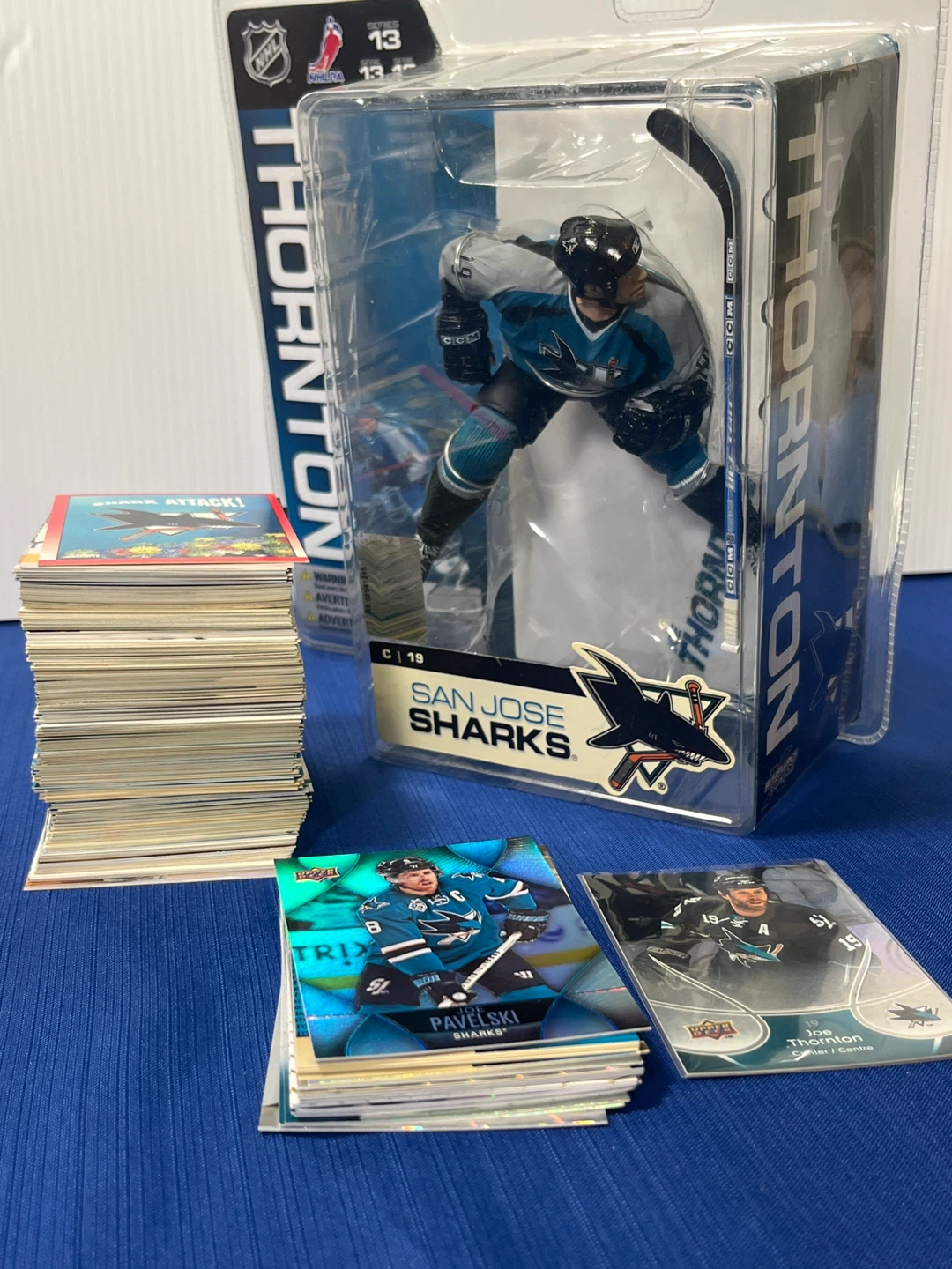 NHL Joe Thornton Figure (FREE Sharks Card Lot Included) - photo 5