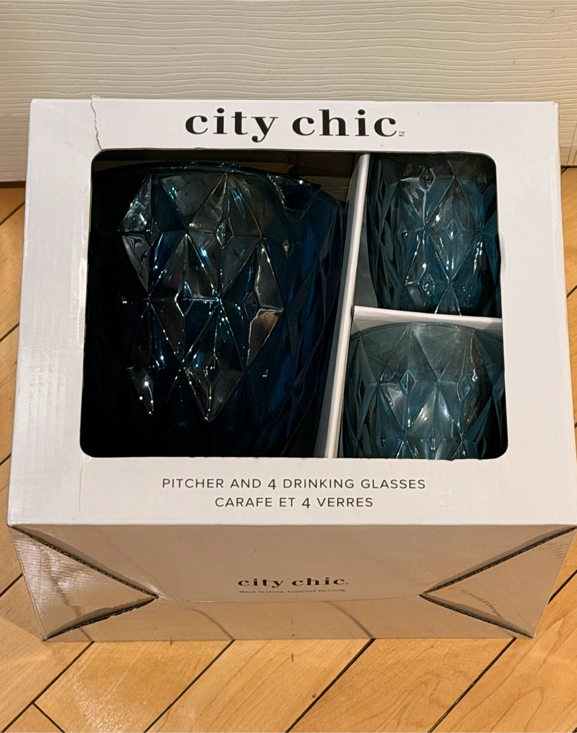 City Chic Pitcher and 4 Drinking Glasses Set🏈