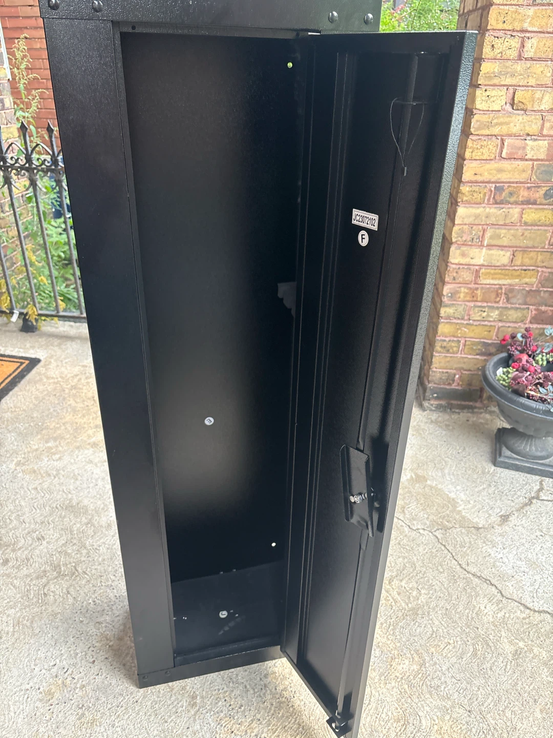 🏈 Yukon Gear Secure Metal Storage Cabinet - photo 2