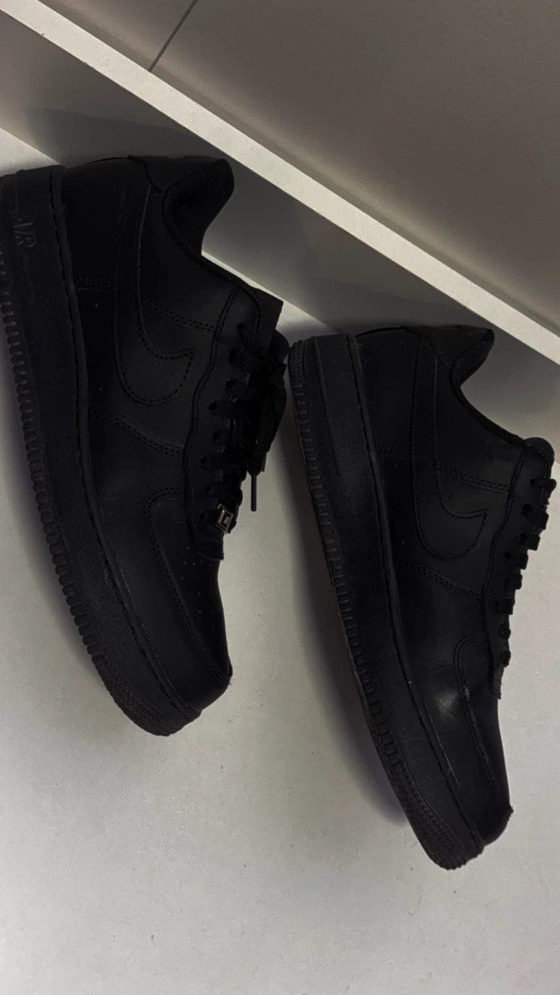 Nike Air Force 1 Triple Black