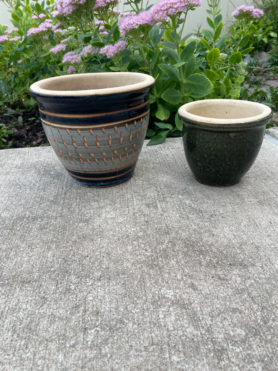 Set of two ceramic flower pots