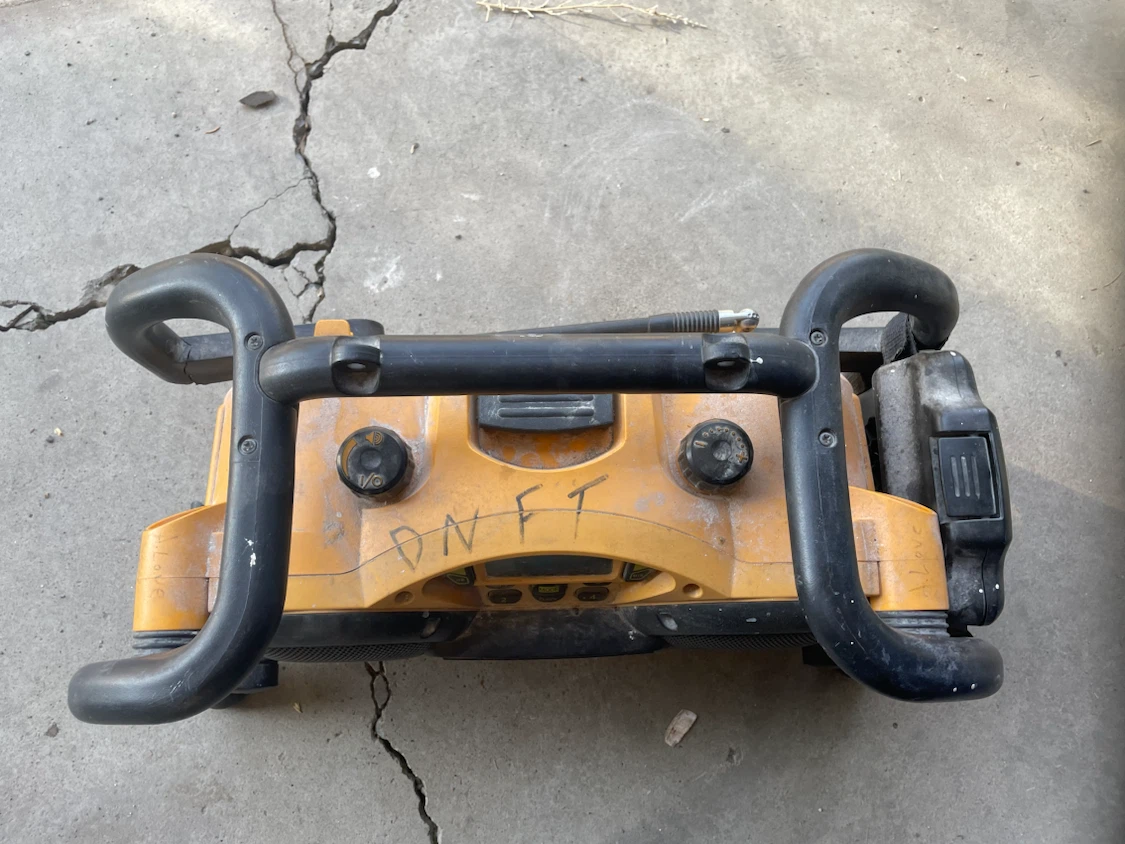 DeWalt DC011 Work Site Radio Charger