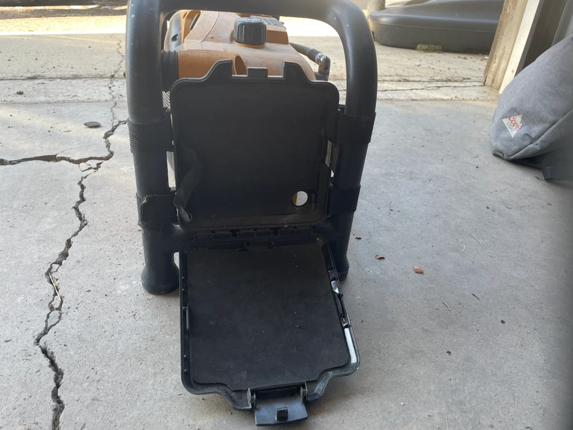 DeWalt DC011 Work Site Radio Charger - photo 2
