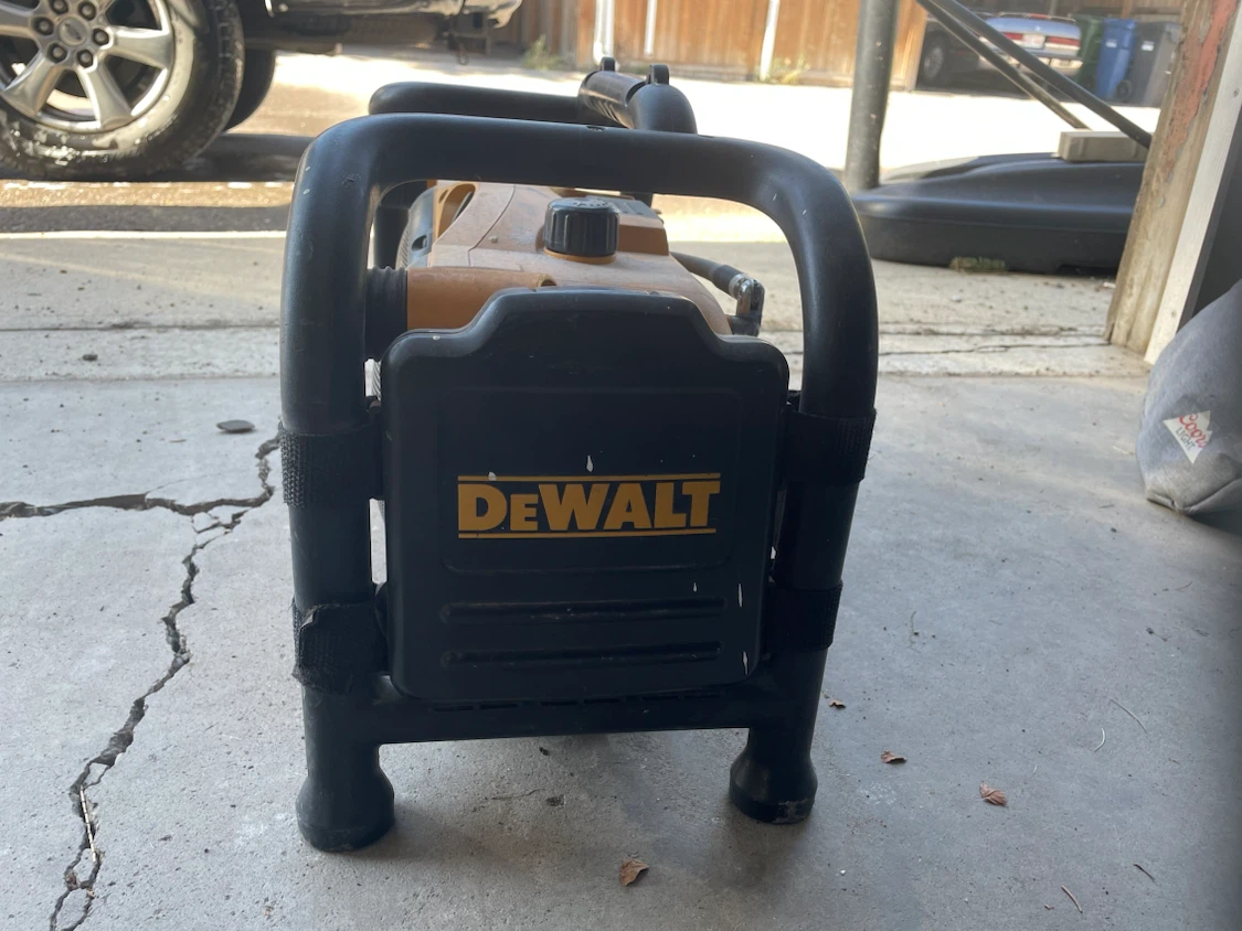 DeWalt DC011 Work Site Radio Charger - photo 3