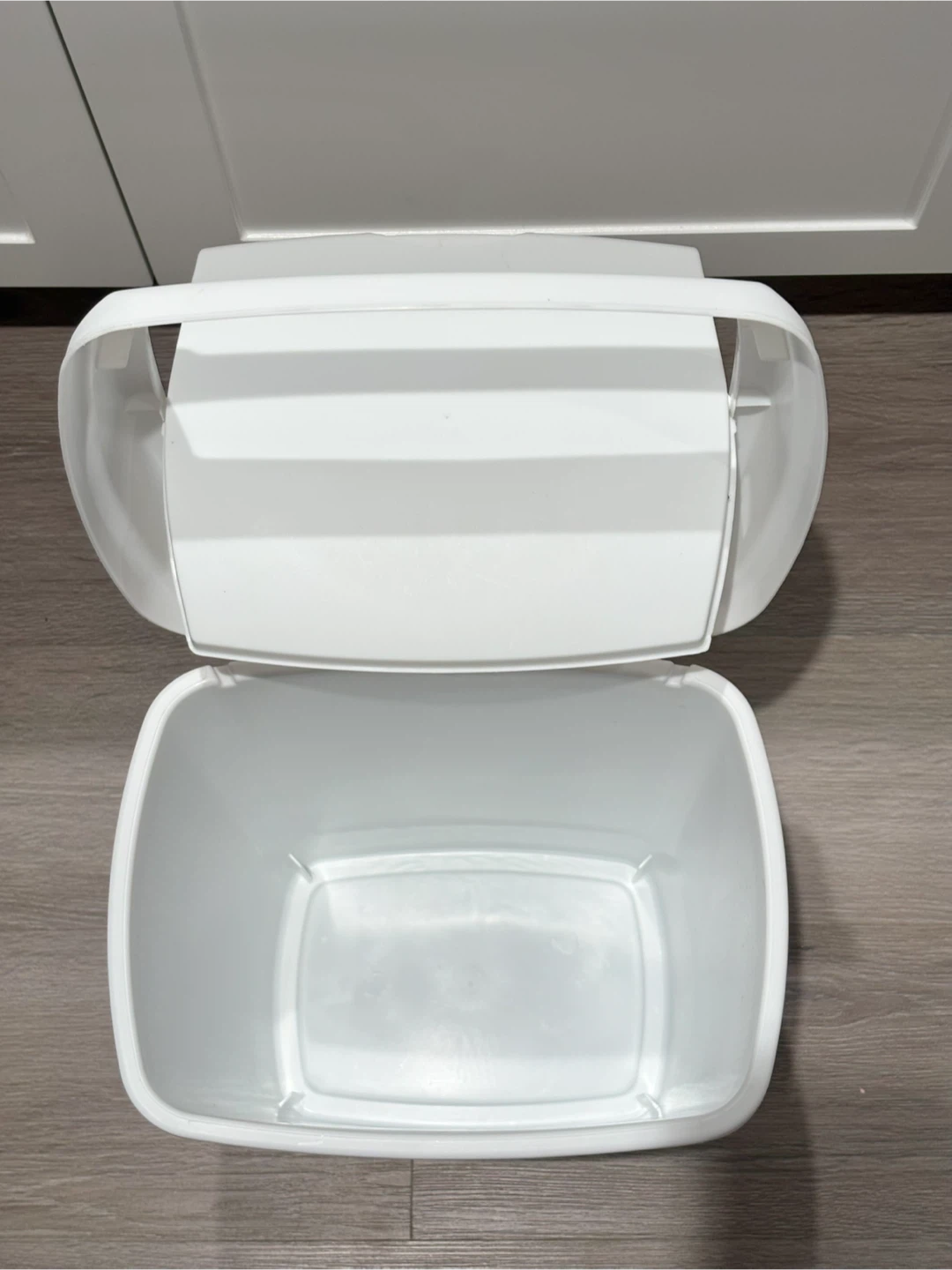 Garbage bin Rubbermaid 14.2L White Wastebasket - photo 2