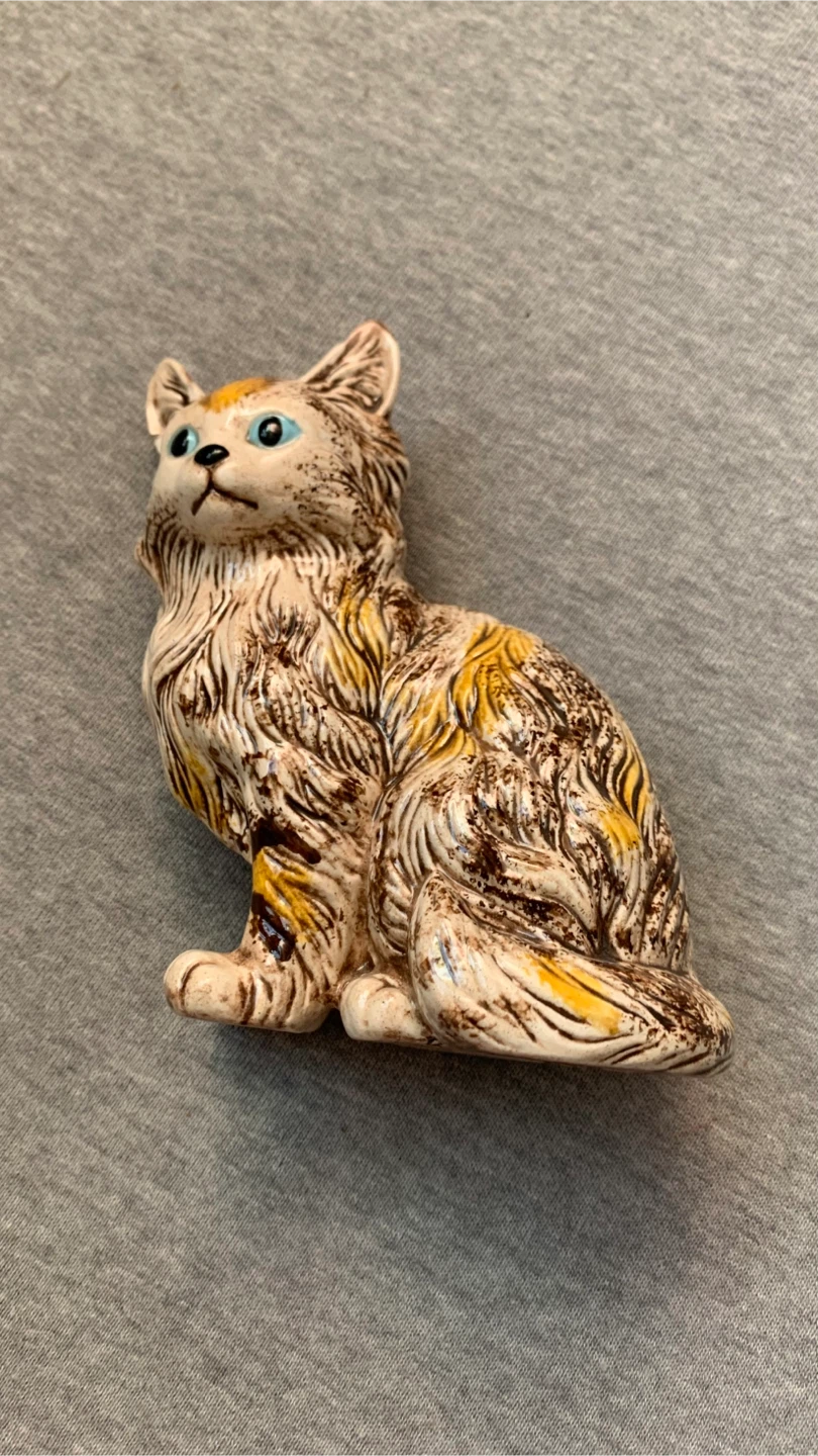 Ceramic Cat Figurine 🏈