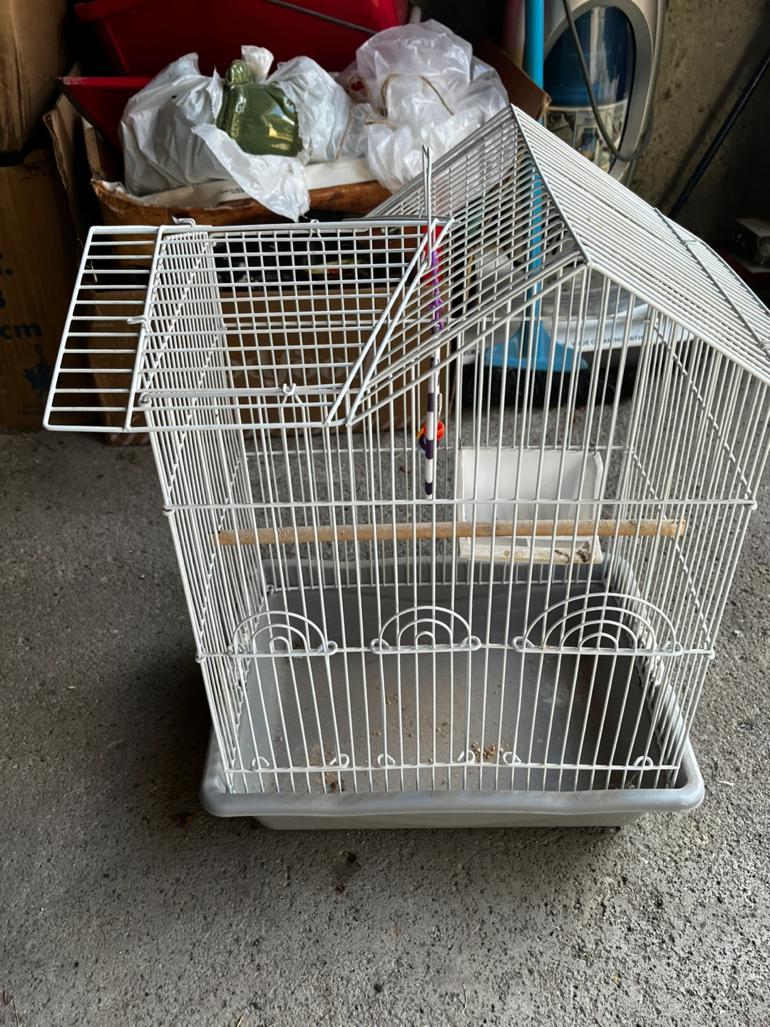 🏈White bird cage with peaked roof