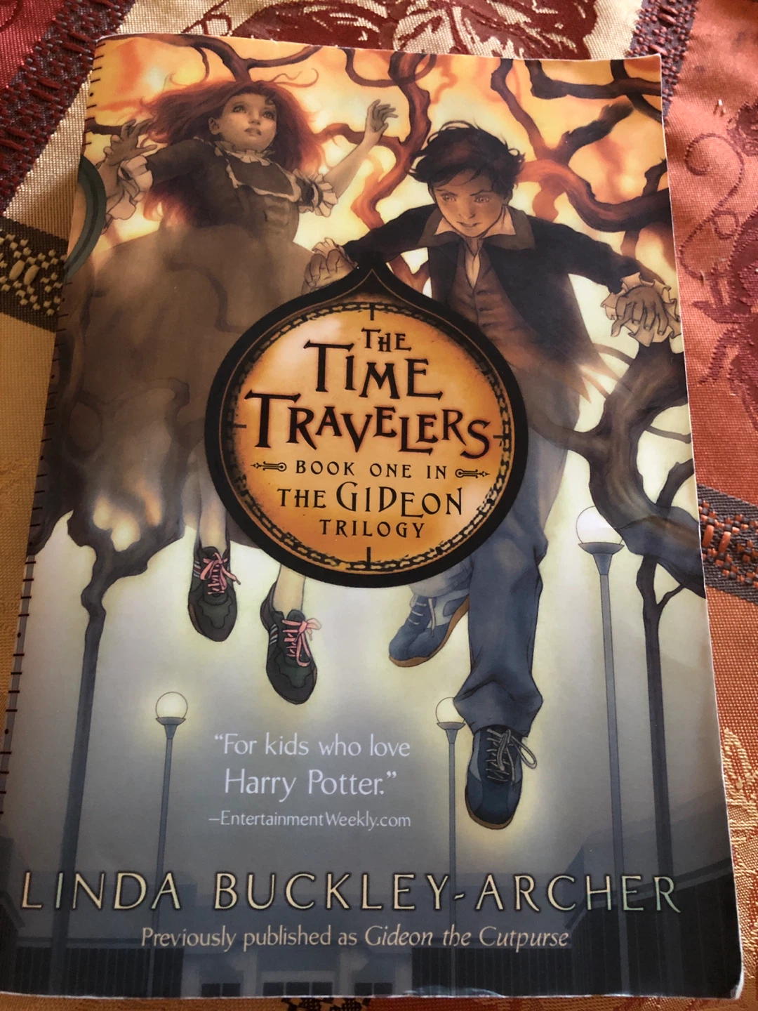 The Time Travelers by Linda Buckley-Archer 🏈