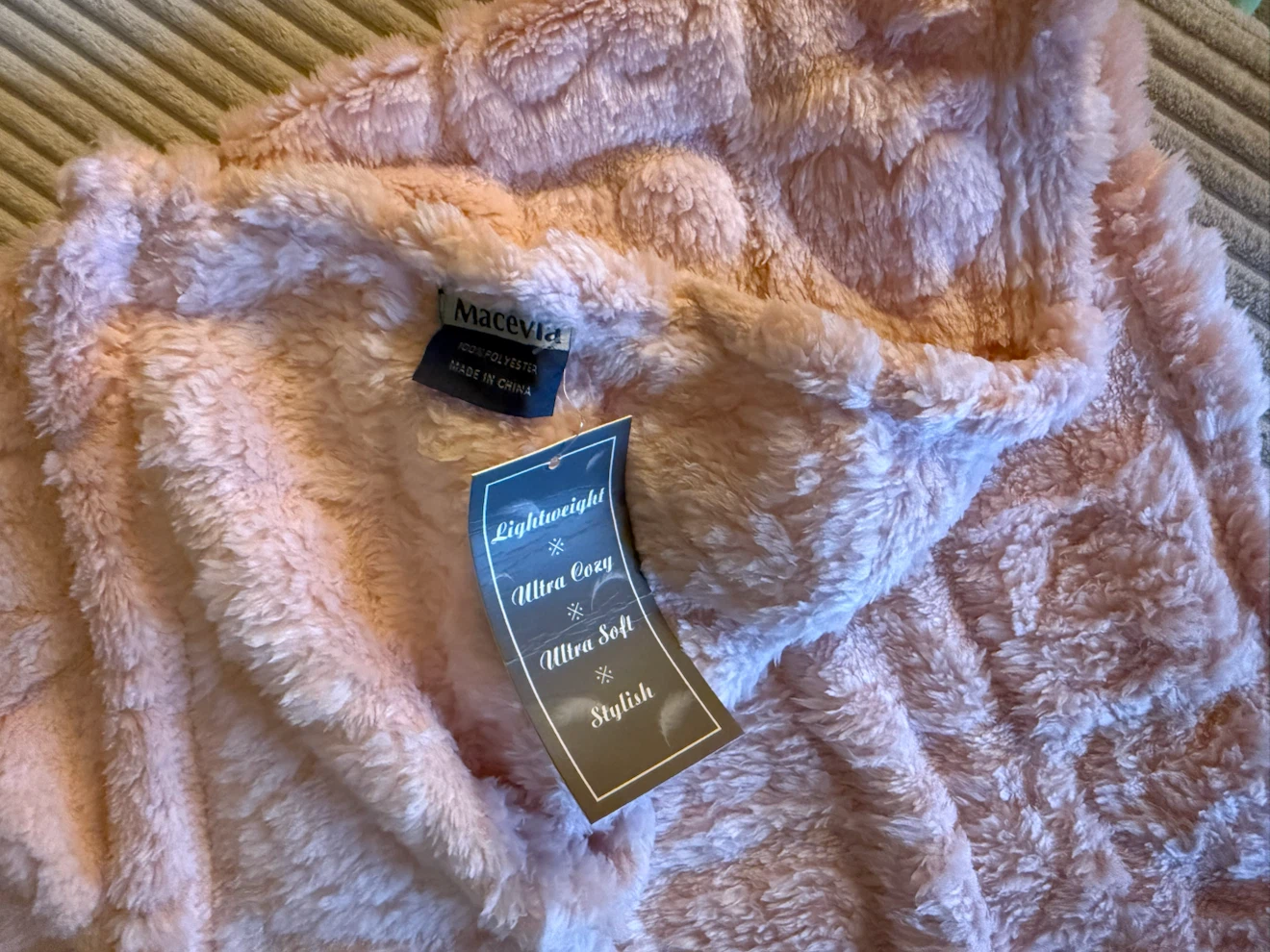 Macevia Pink Heart Throw Blanket 🏈 - photo 2