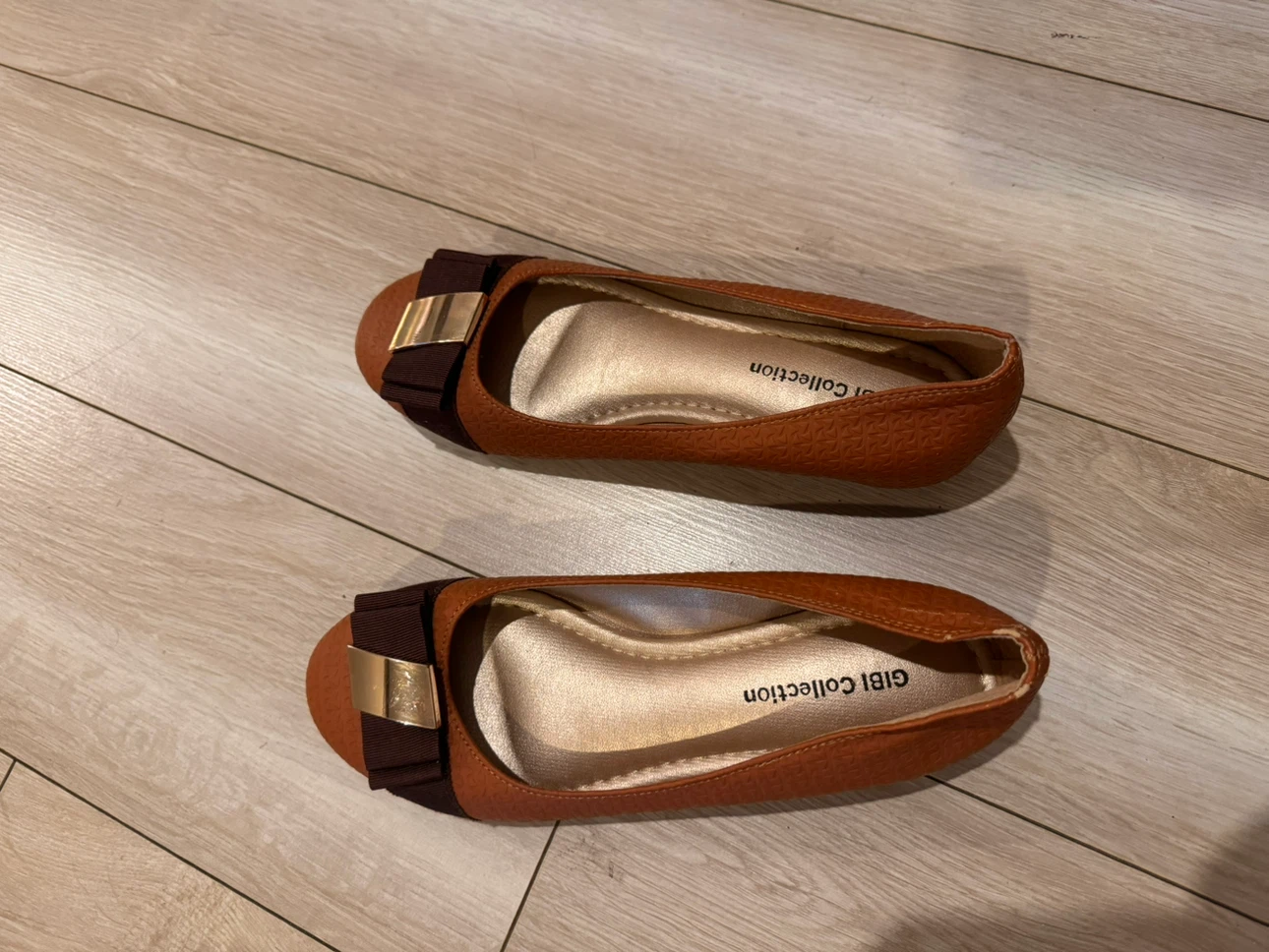 Gibi Collection Brown Flats