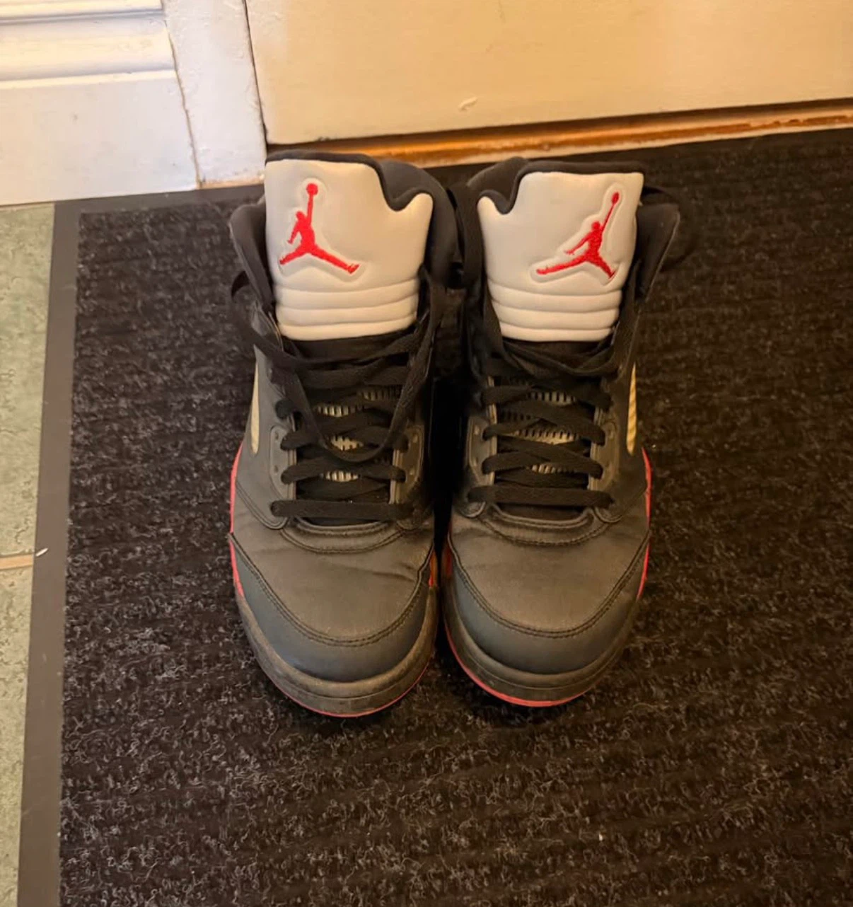 Jordan 5 Retro Basketball Shoes (Men’s Size 9)
