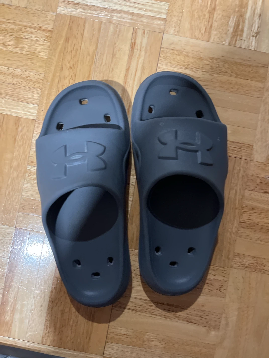 Under Armour slides 🏈